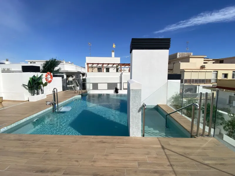 ** Recently built apartment just 50 m from the beach in Estepona town centre – La Rada **