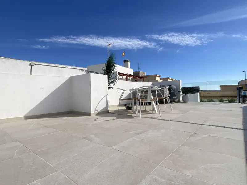 ** Recently built apartment just 50 m from the beach in Estepona town centre – La Rada **