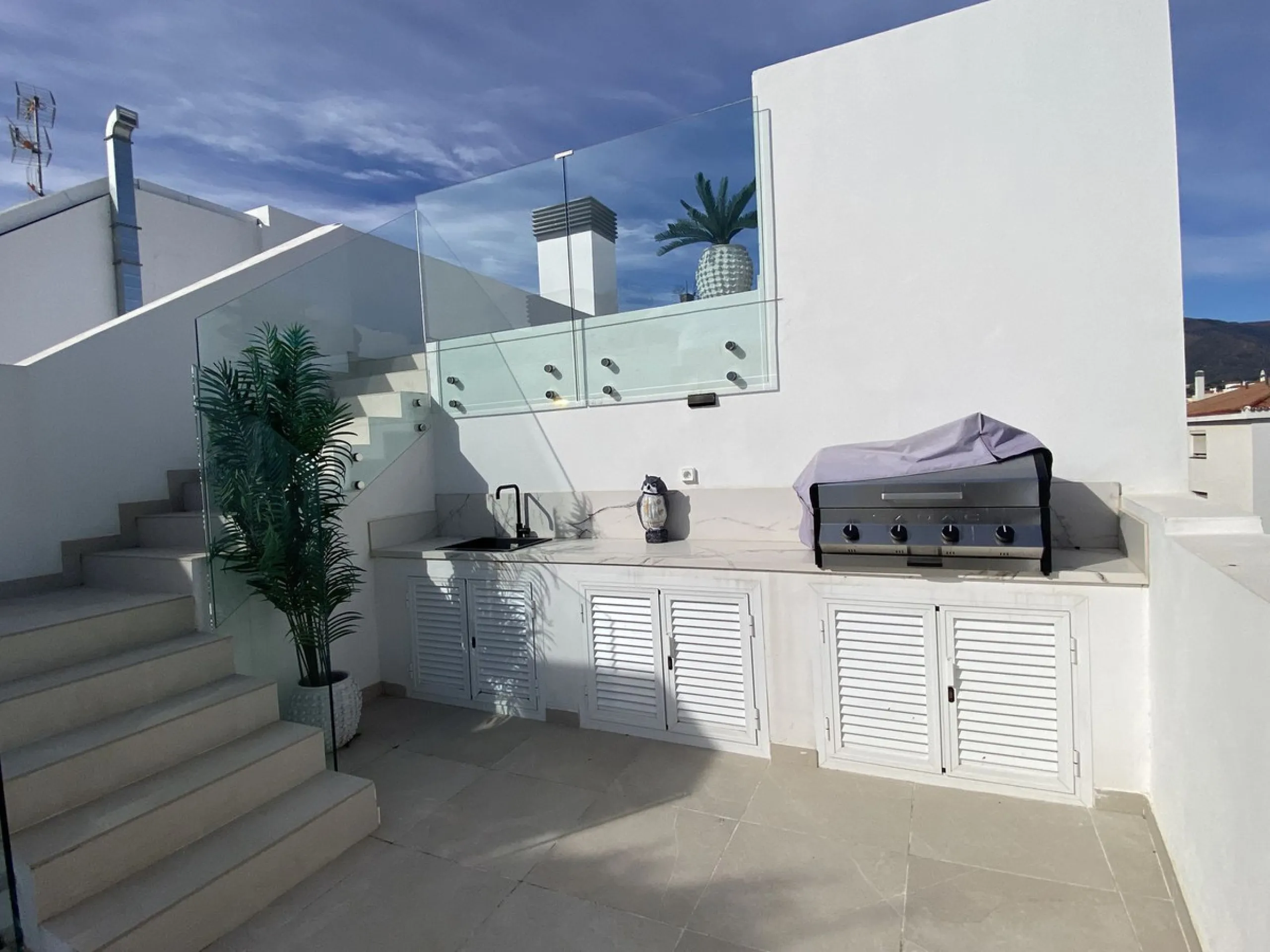 ** Recently built apartment just 50 m from the beach in Estepona town centre – La Rada **