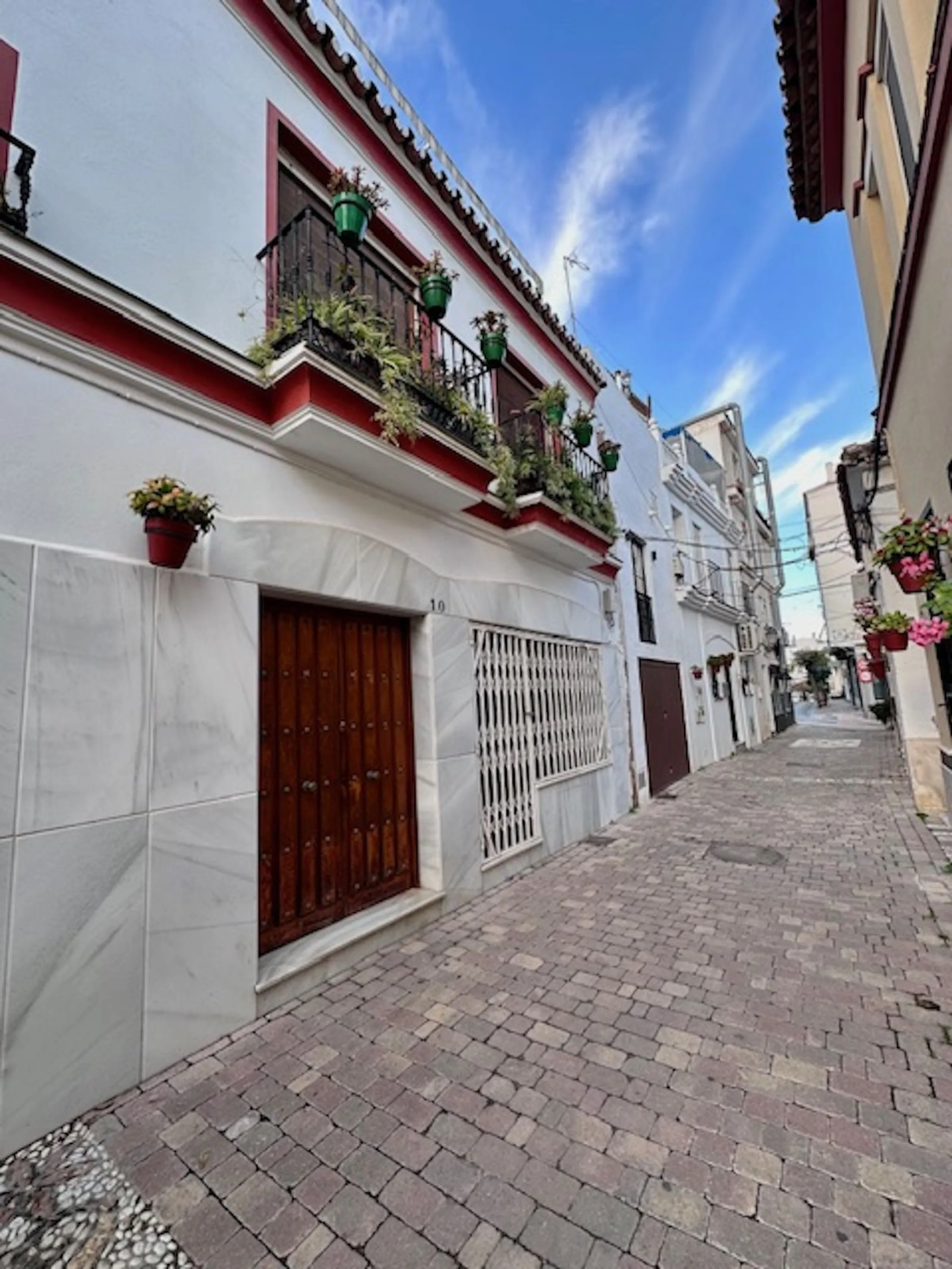 ESTEPONA CENTER - NEXT TO THE PROMENADE AND THE SEA.