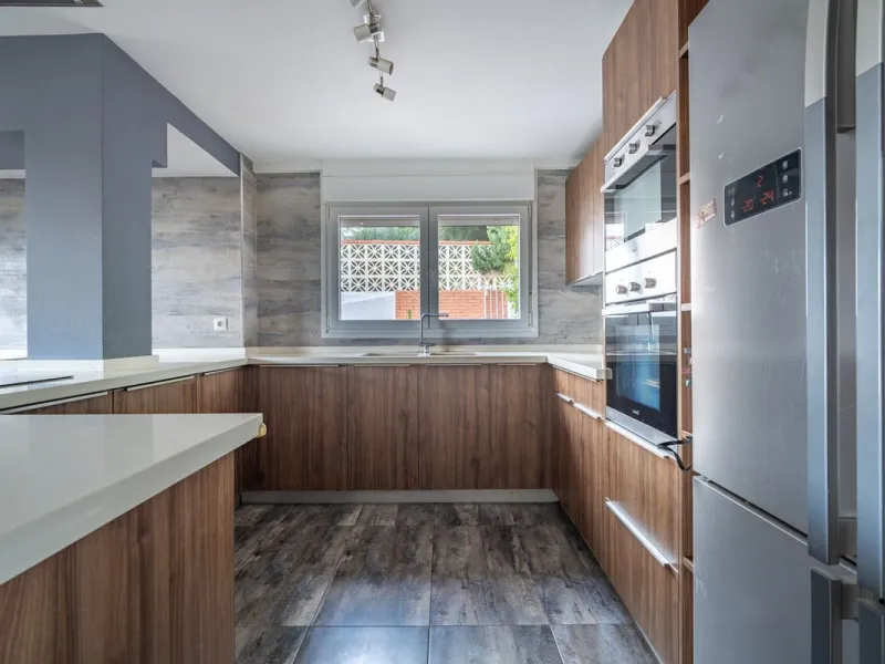 House - Detached Villa в продаже в Málaga, Málaga. В доме 7 спален и 5 ванных комнат. Площадь дома 371 м²