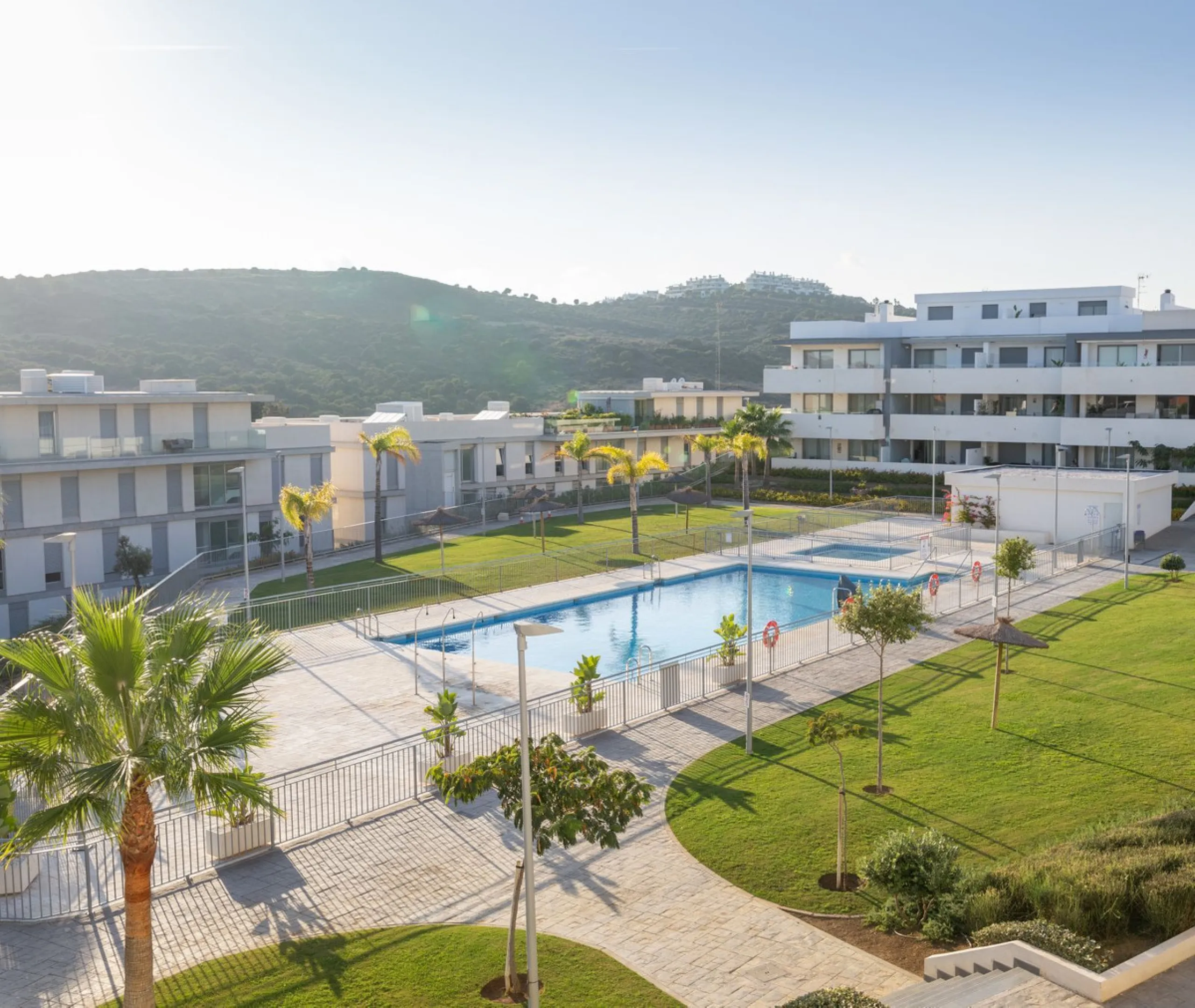 BEAUTIFUL AND MODERN Penthouse with sea and mountain views, situated only 700 meters from the beach.