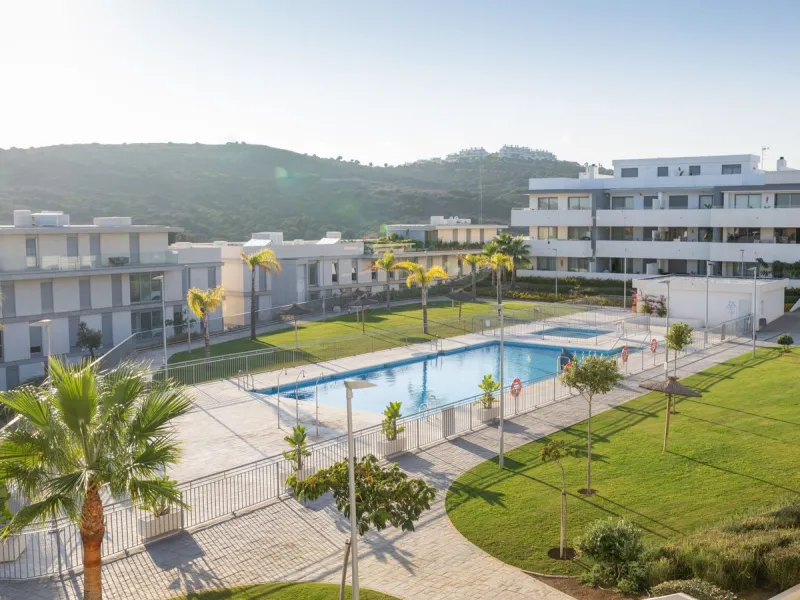 BEAUTIFUL AND MODERN Penthouse with sea and mountain views, situated only 700 meters from the beach.