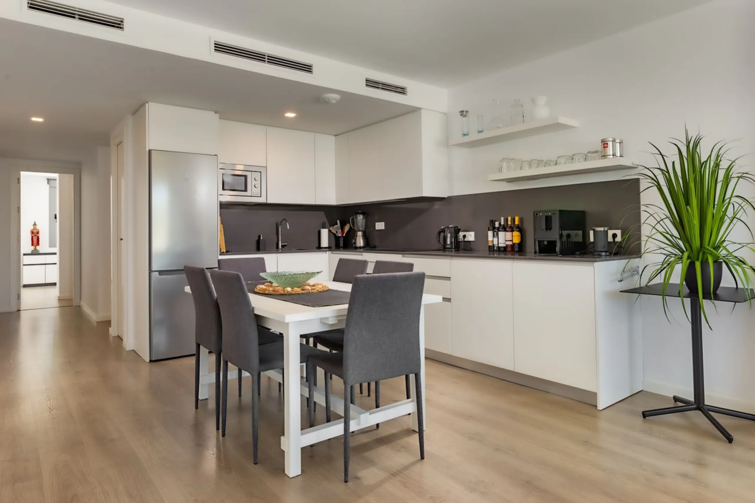 BEAUTIFUL AND MODERN Penthouse with sea and mountain views, situated only 700 meters from the beach.
