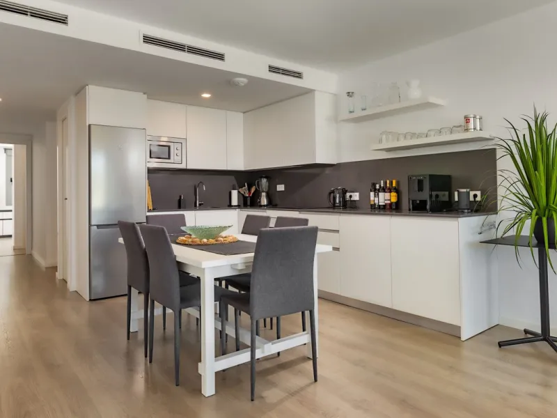 BEAUTIFUL AND MODERN Penthouse with sea and mountain views, situated only 700 meters from the beach.
