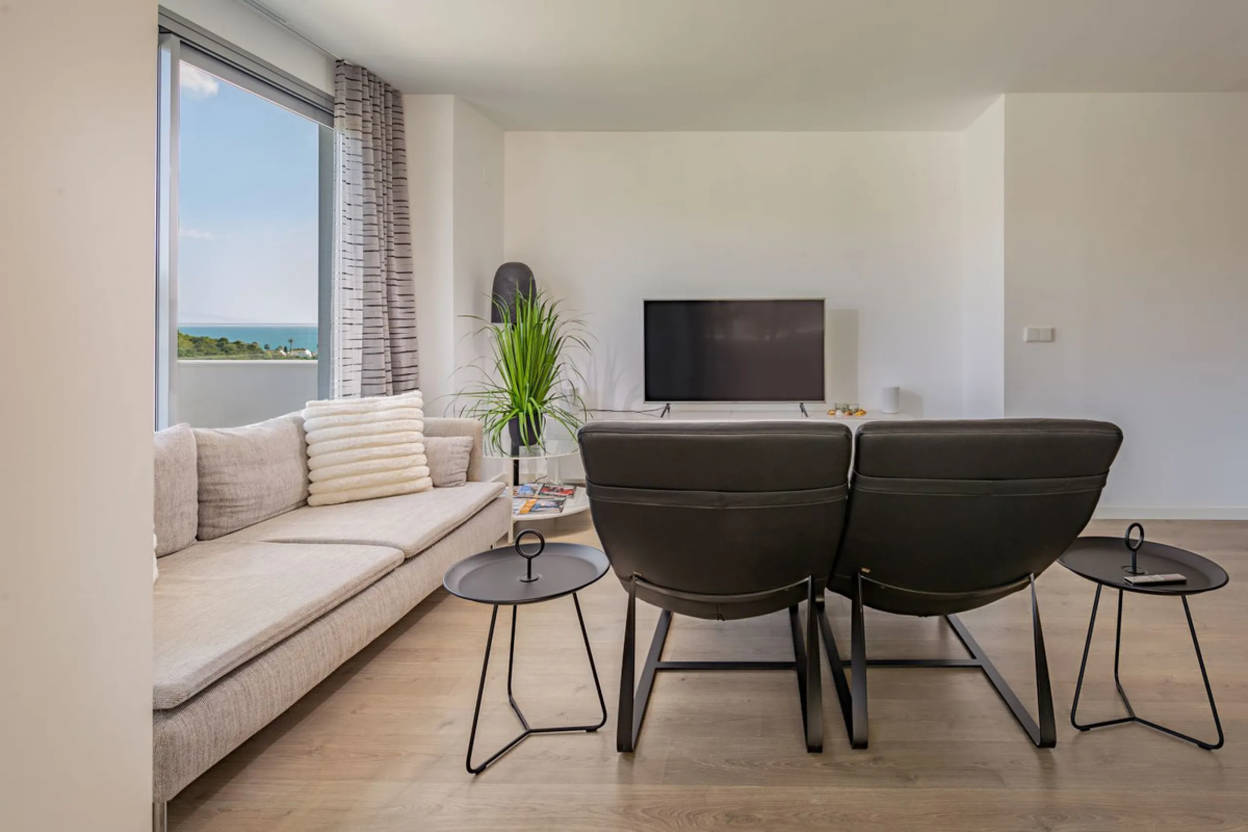 BEAUTIFUL AND MODERN Penthouse with sea and mountain views, situated only 700 meters from the beach.