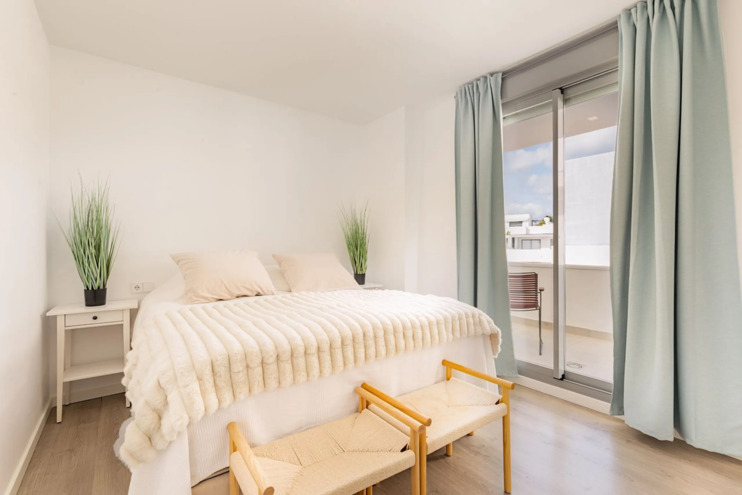 BEAUTIFUL AND MODERN Penthouse with sea and mountain views, situated only 700 meters from the beach.