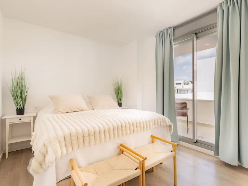 BEAUTIFUL AND MODERN Penthouse with sea and mountain views, situated only 700 meters from the beach.