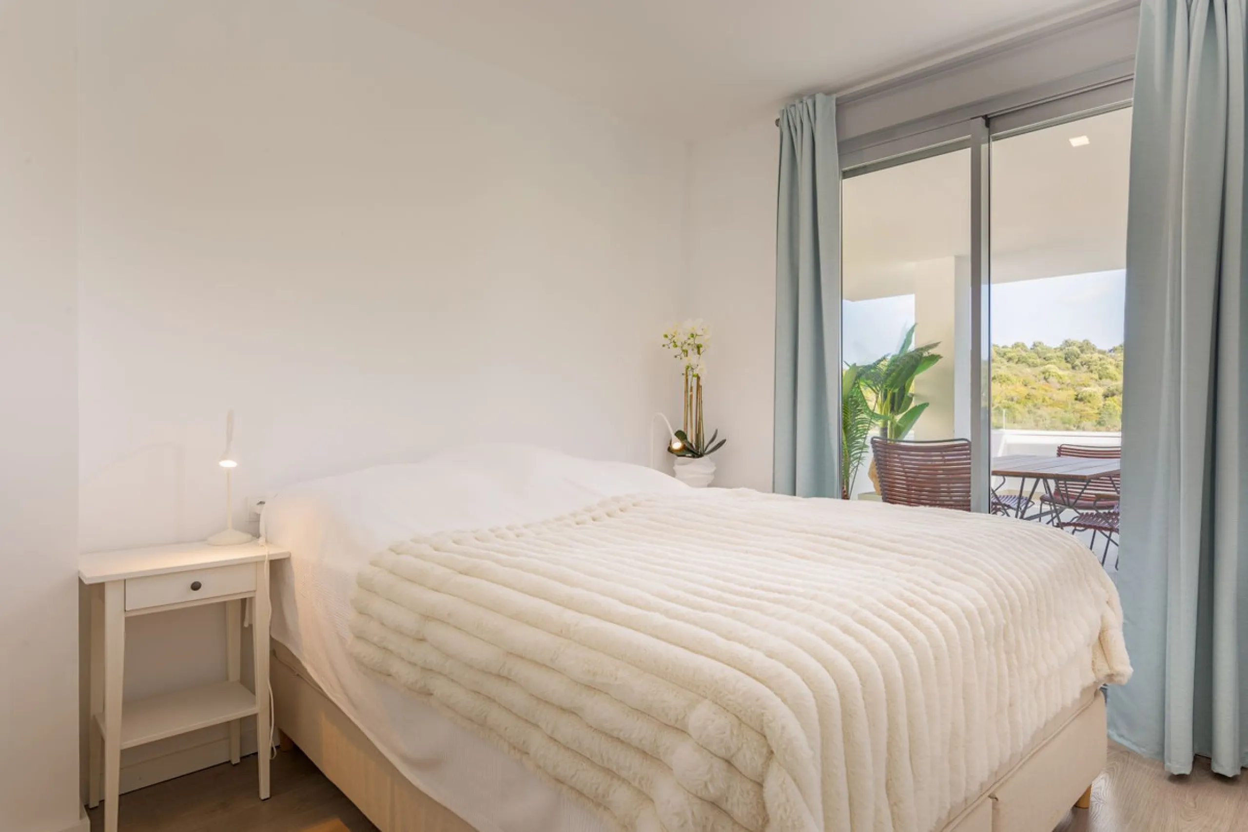 BEAUTIFUL AND MODERN Penthouse with sea and mountain views, situated only 700 meters from the beach.