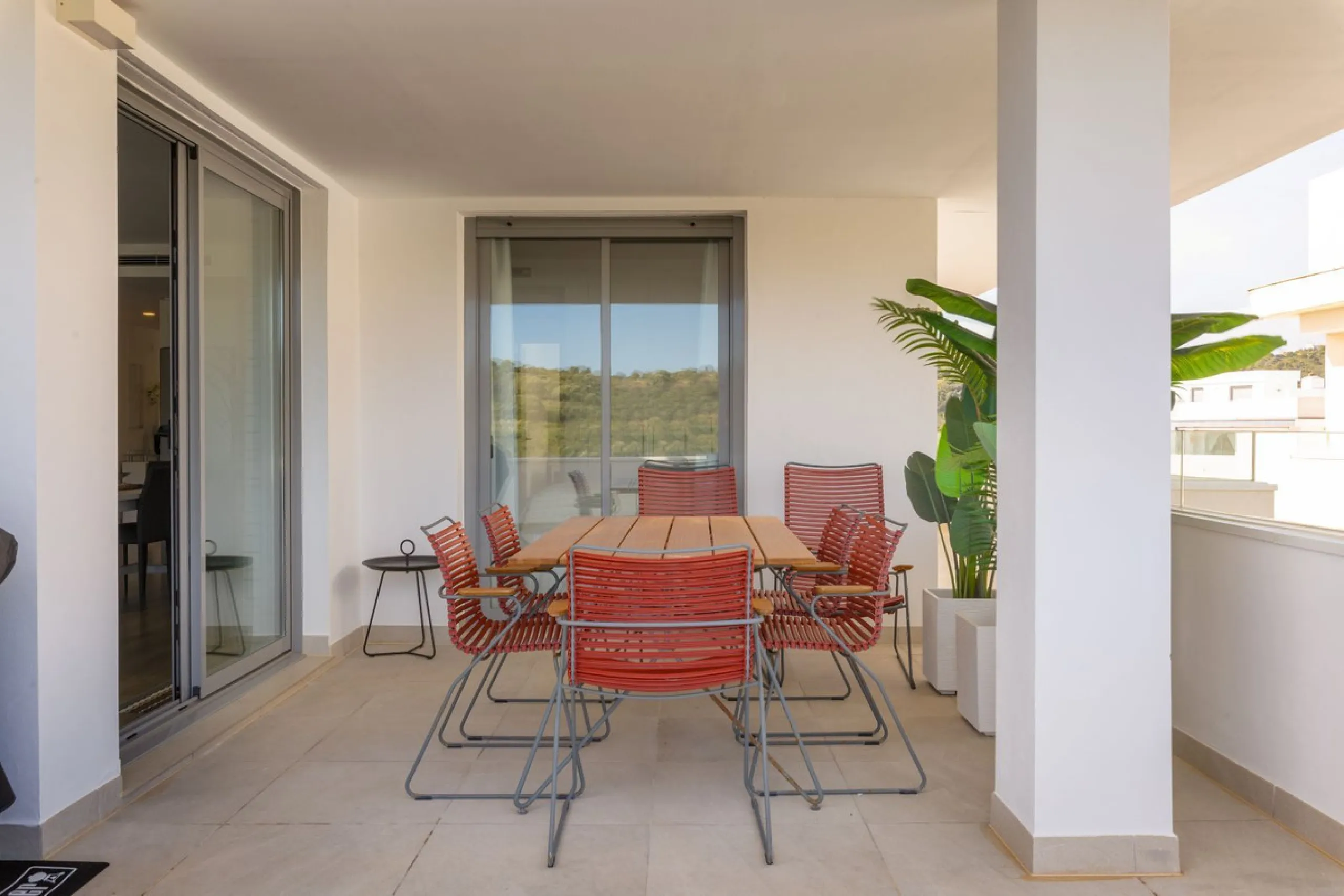 BEAUTIFUL AND MODERN Penthouse with sea and mountain views, situated only 700 meters from the beach.