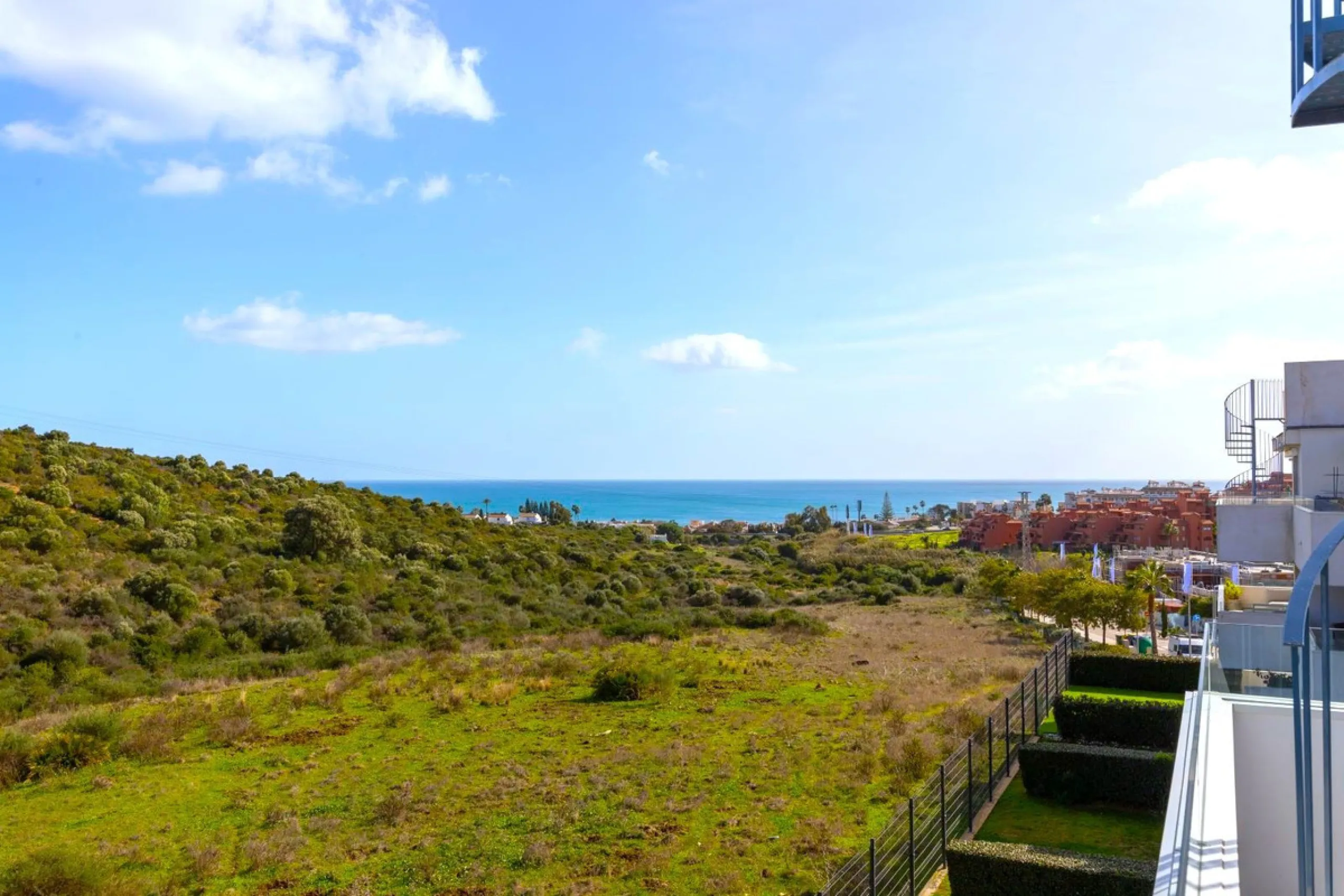 BEAUTIFUL AND MODERN Penthouse with sea and mountain views, situated only 700 meters from the beach.