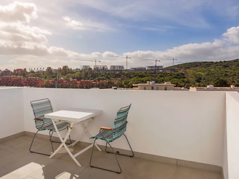 BEAUTIFUL AND MODERN Penthouse with sea and mountain views, situated only 700 meters from the beach.