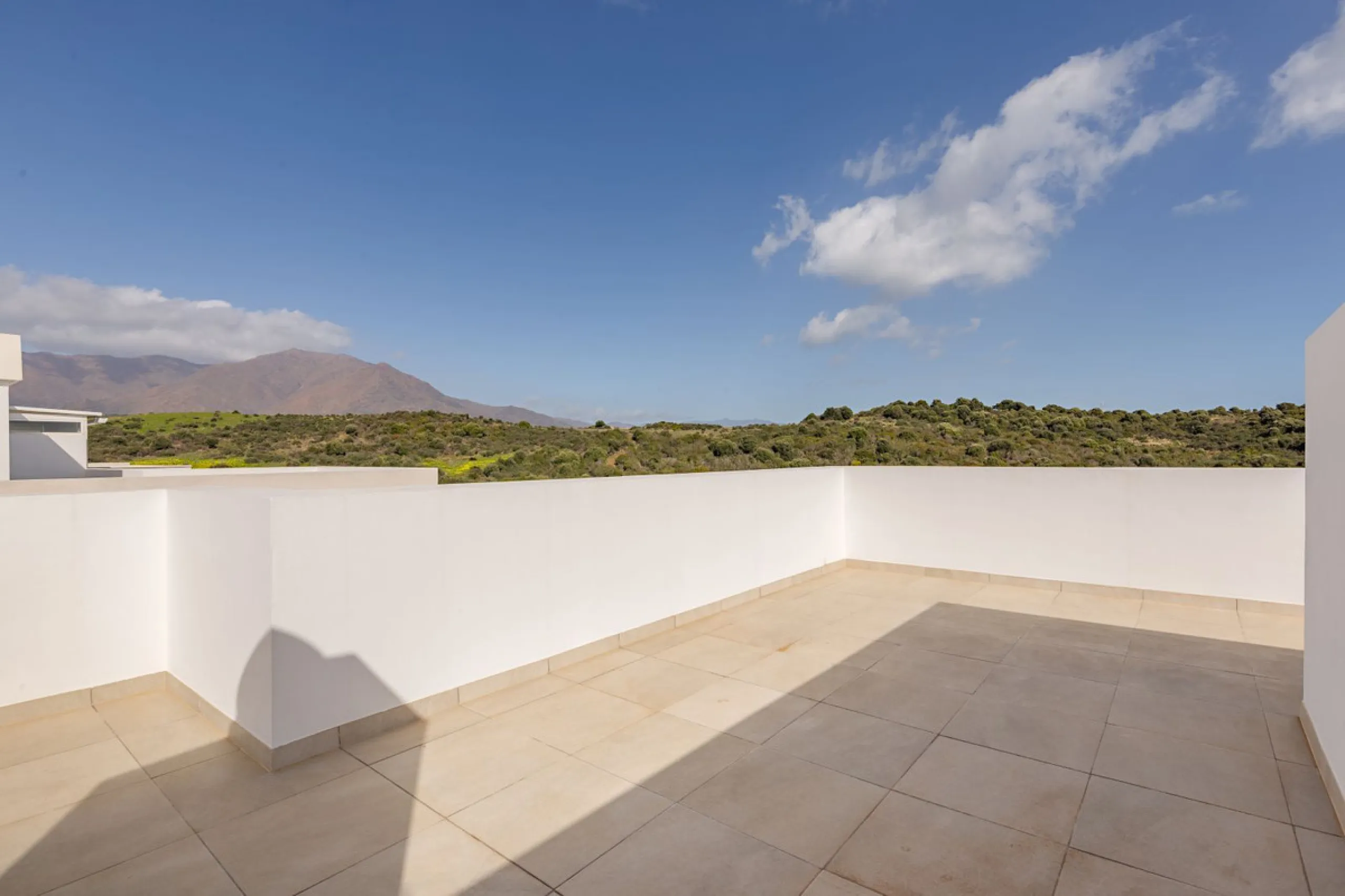 BEAUTIFUL AND MODERN Penthouse with sea and mountain views, situated only 700 meters from the beach.