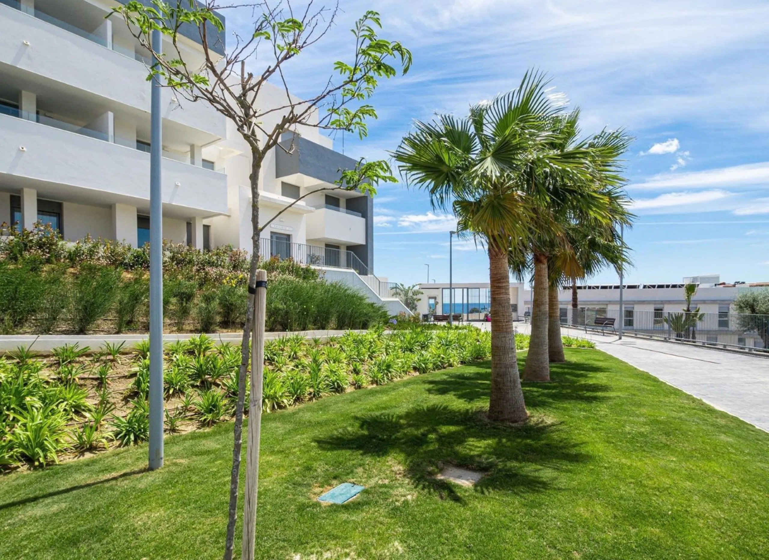 BEAUTIFUL AND MODERN Penthouse with sea and mountain views, situated only 700 meters from the beach.