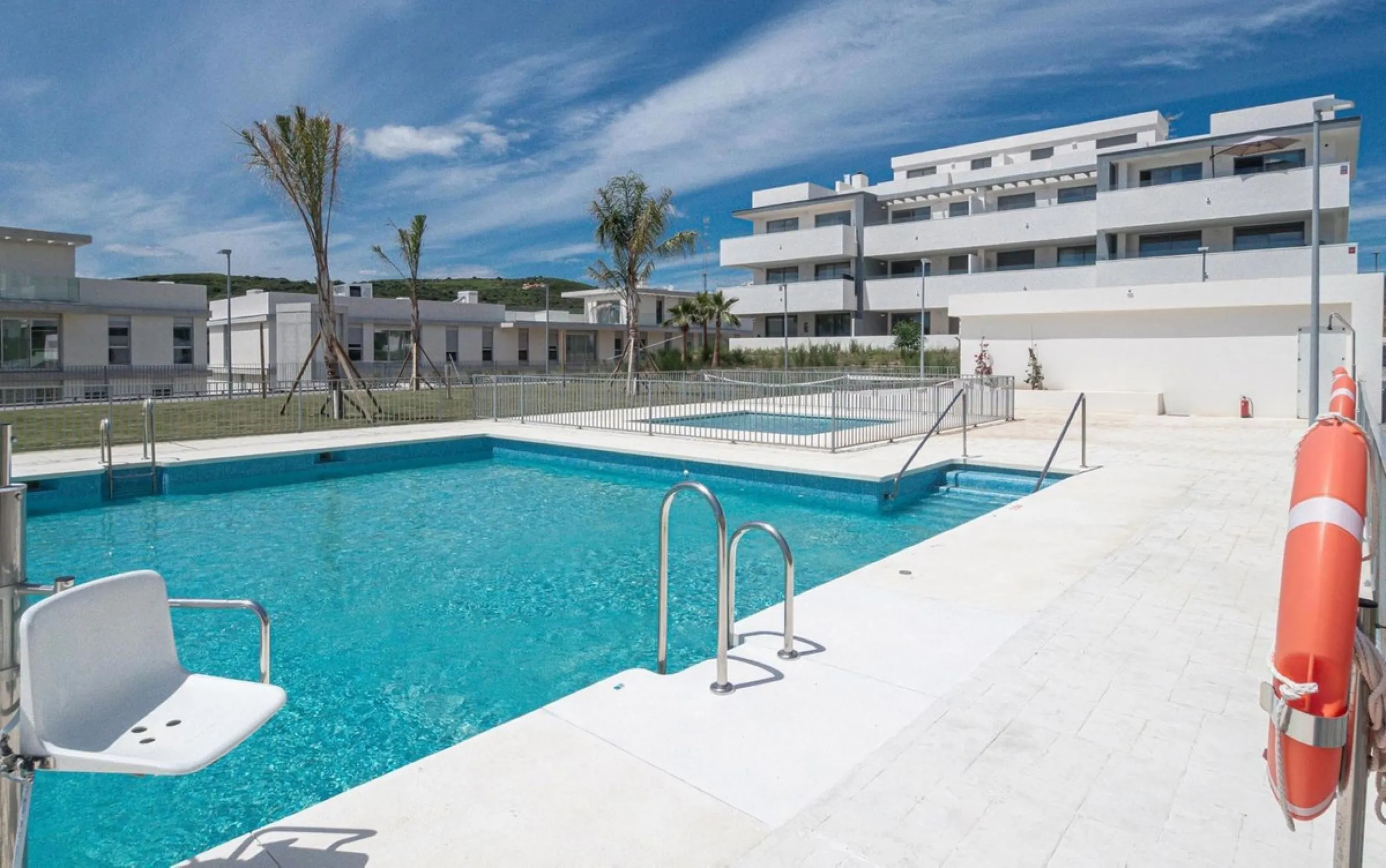 BEAUTIFUL AND MODERN Penthouse with sea and mountain views, situated only 700 meters from the beach.