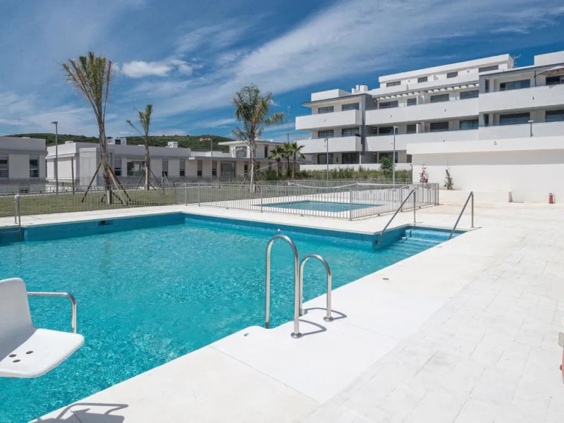 BEAUTIFUL AND MODERN Penthouse with sea and mountain views, situated only 700 meters from the beach.