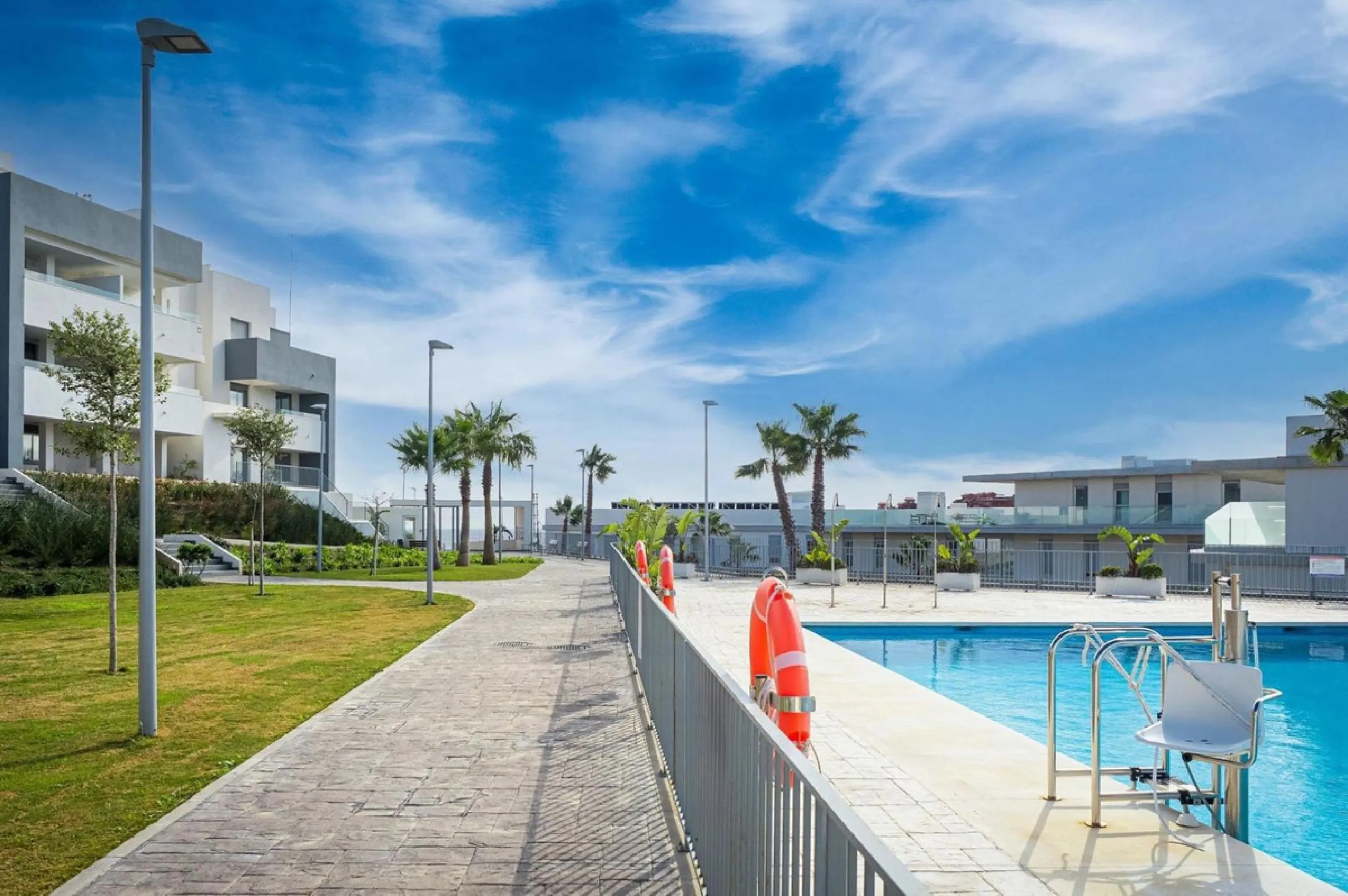 BEAUTIFUL AND MODERN Penthouse with sea and mountain views, situated only 700 meters from the beach.