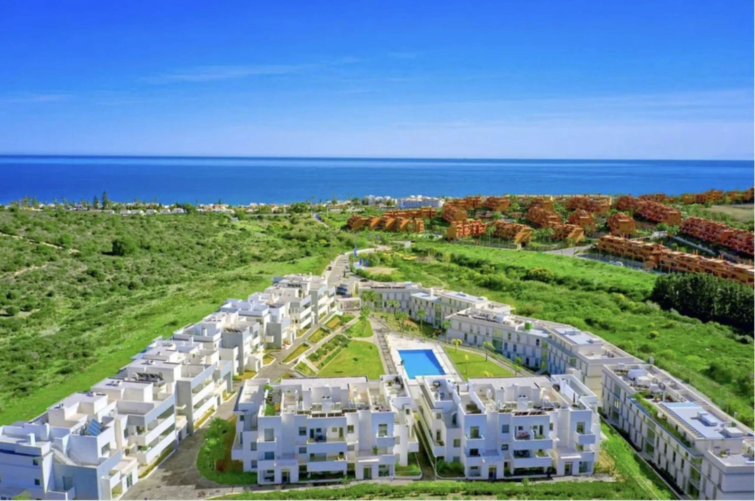 BEAUTIFUL AND MODERN Penthouse with sea and mountain views, situated only 700 meters from the beach.