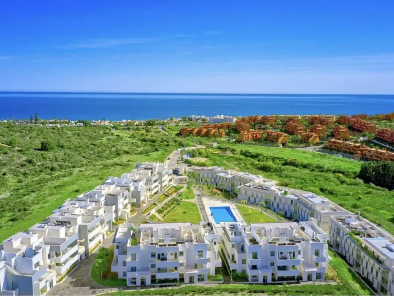 BEAUTIFUL AND MODERN Penthouse with sea and mountain views, situated only 700 meters from the beach.