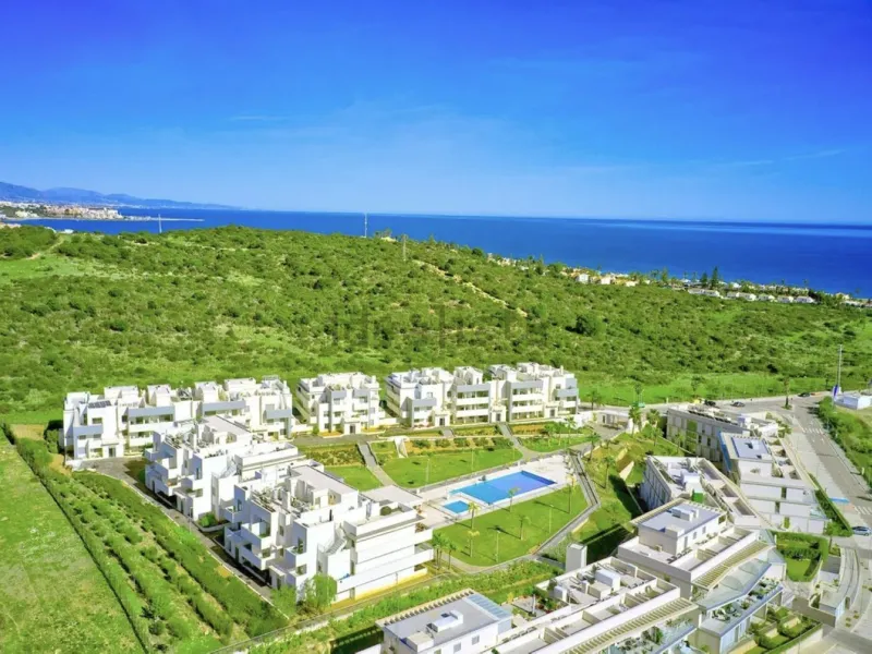 BEAUTIFUL AND MODERN Penthouse with sea and mountain views, situated only 700 meters from the beach.