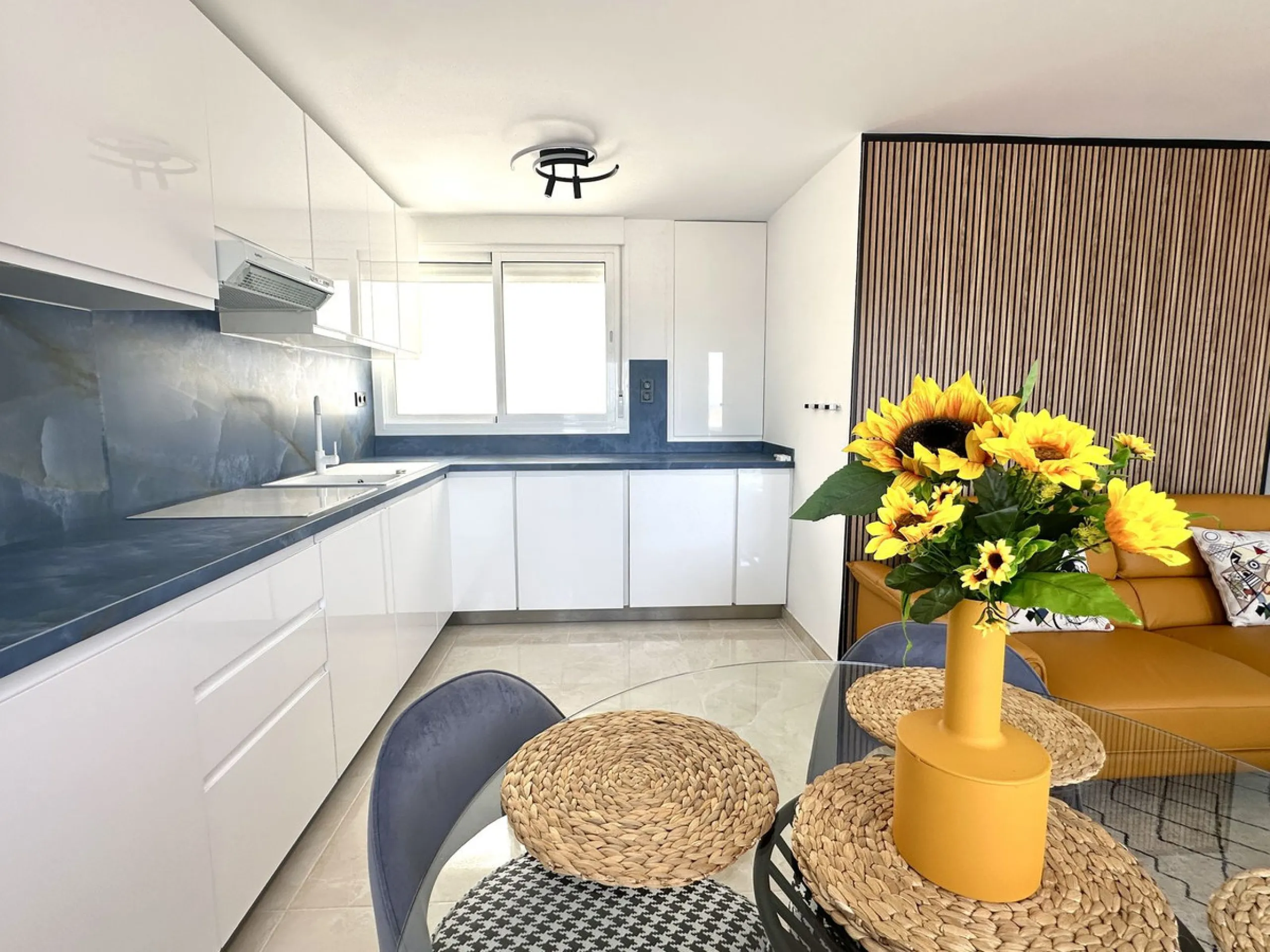 Apartment - Middle Floor Apartment в продаже в Mijas, Málaga. В доме 2 спален и 2 ванных комнат. Площадь дома 75 м²