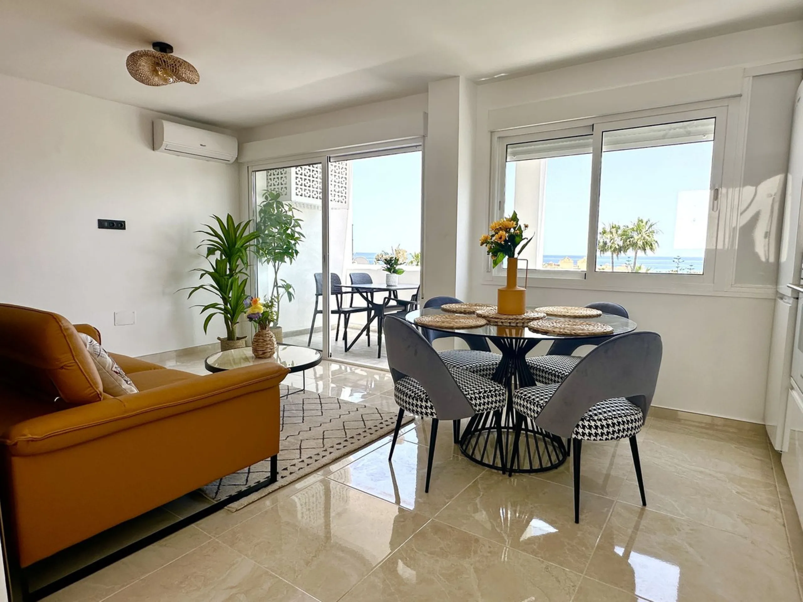 Apartment - Middle Floor Apartment в продаже в Mijas, Málaga. В доме 2 спален и 2 ванных комнат. Площадь дома 75 м²