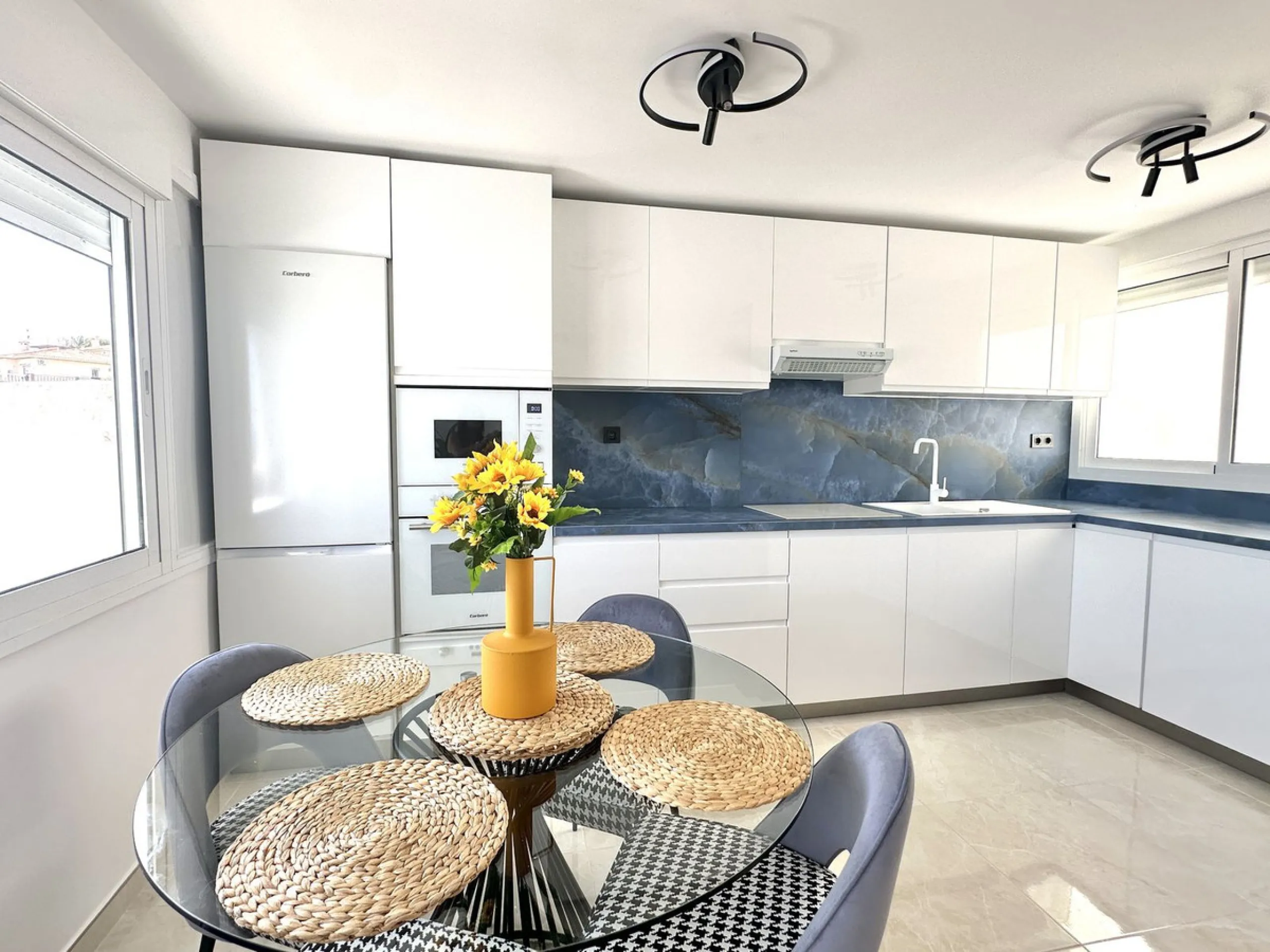 Apartment - Middle Floor Apartment в продаже в Mijas, Málaga. В доме 2 спален и 2 ванных комнат. Площадь дома 75 м²