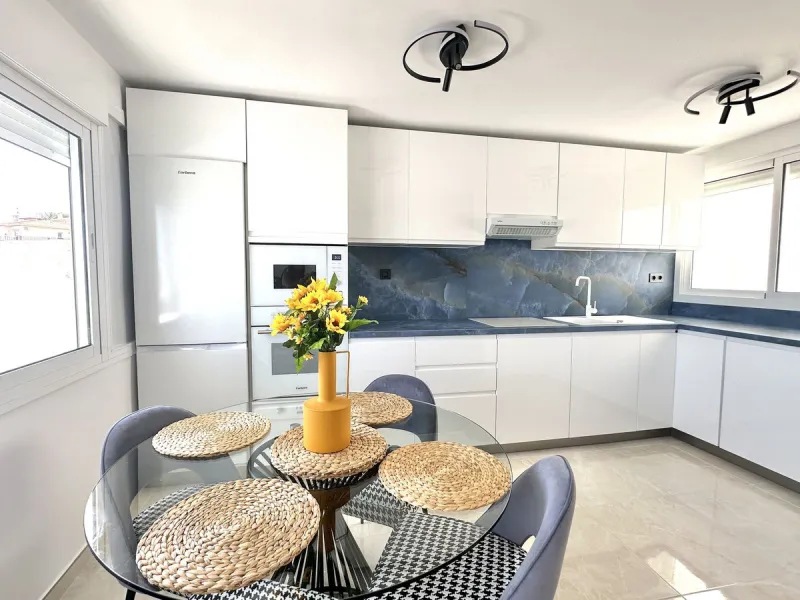 Apartment - Middle Floor Apartment в продаже в Mijas, Málaga. В доме 2 спален и 2 ванных комнат. Площадь дома 75 м²
