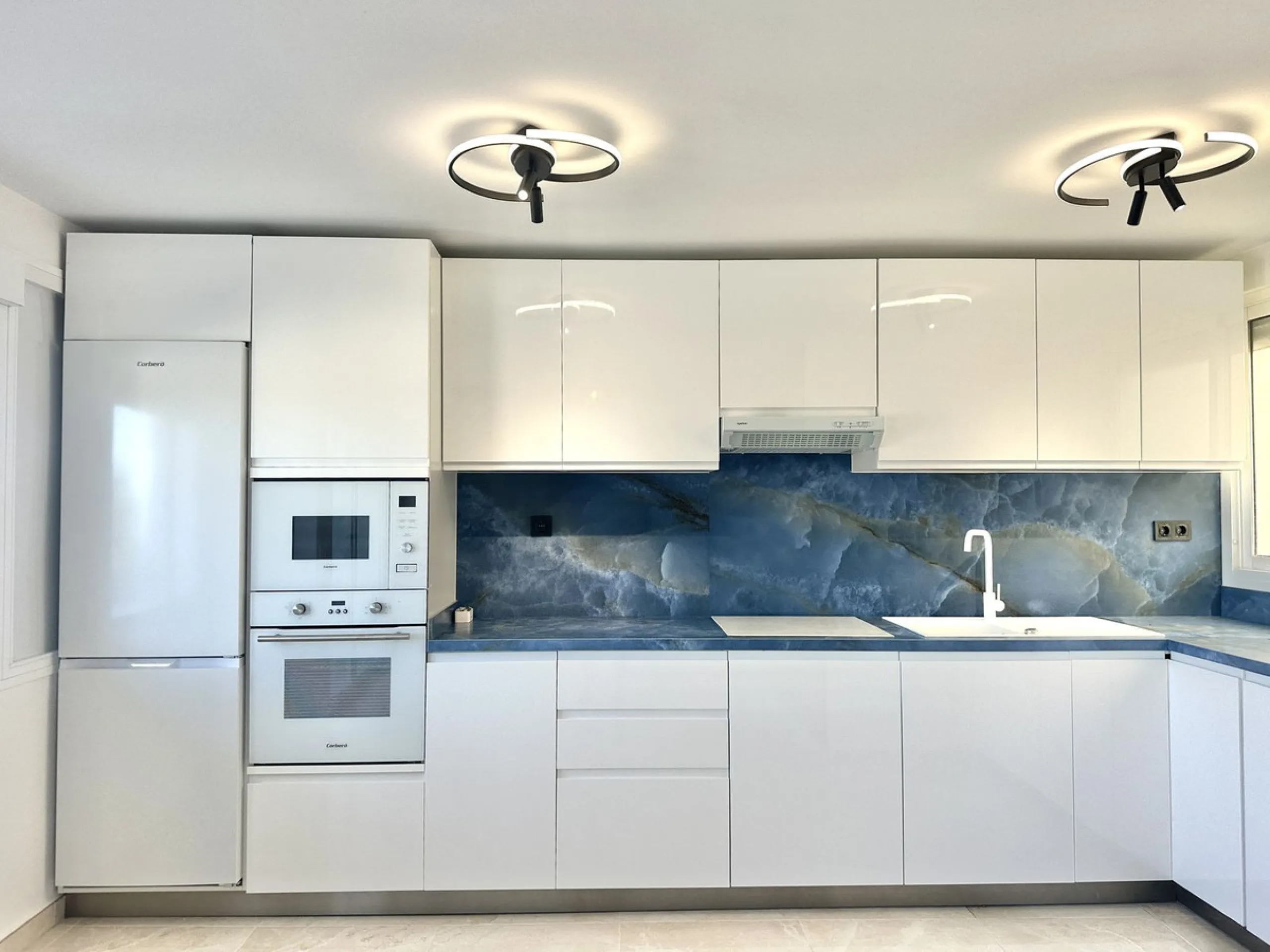 Apartment - Middle Floor Apartment в продаже в Mijas, Málaga. В доме 2 спален и 2 ванных комнат. Площадь дома 75 м²