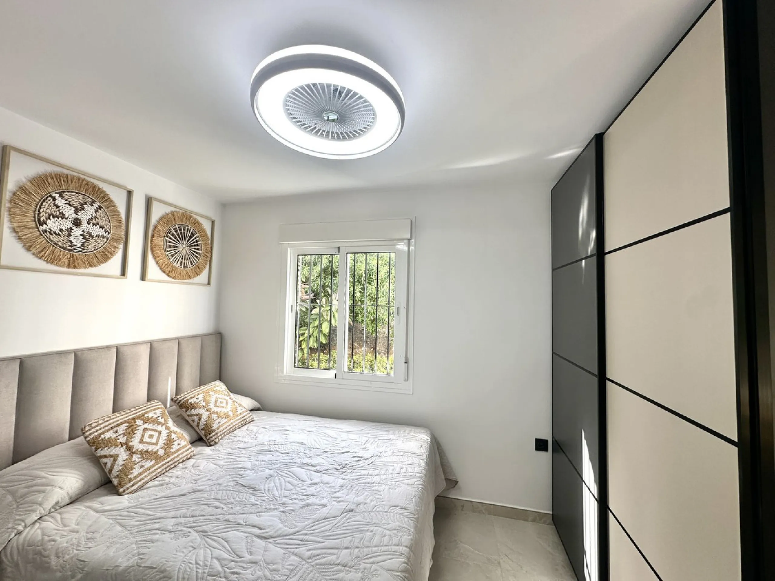 Apartment - Middle Floor Apartment в продаже в Mijas, Málaga. В доме 2 спален и 2 ванных комнат. Площадь дома 75 м²
