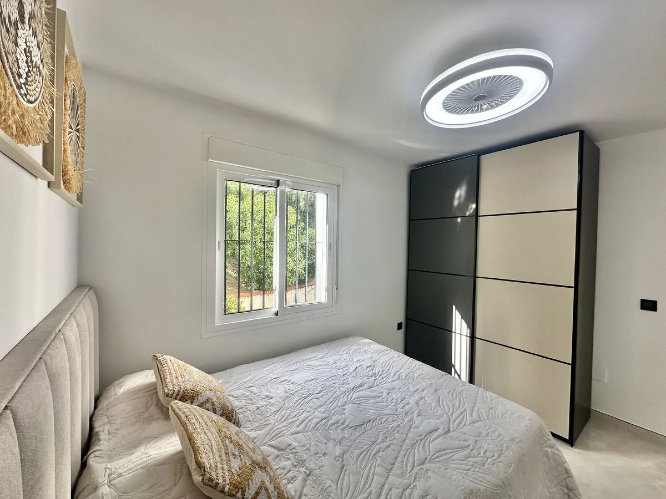 Apartment - Middle Floor Apartment в продаже в Mijas, Málaga. В доме 2 спален и 2 ванных комнат. Площадь дома 75 м²
