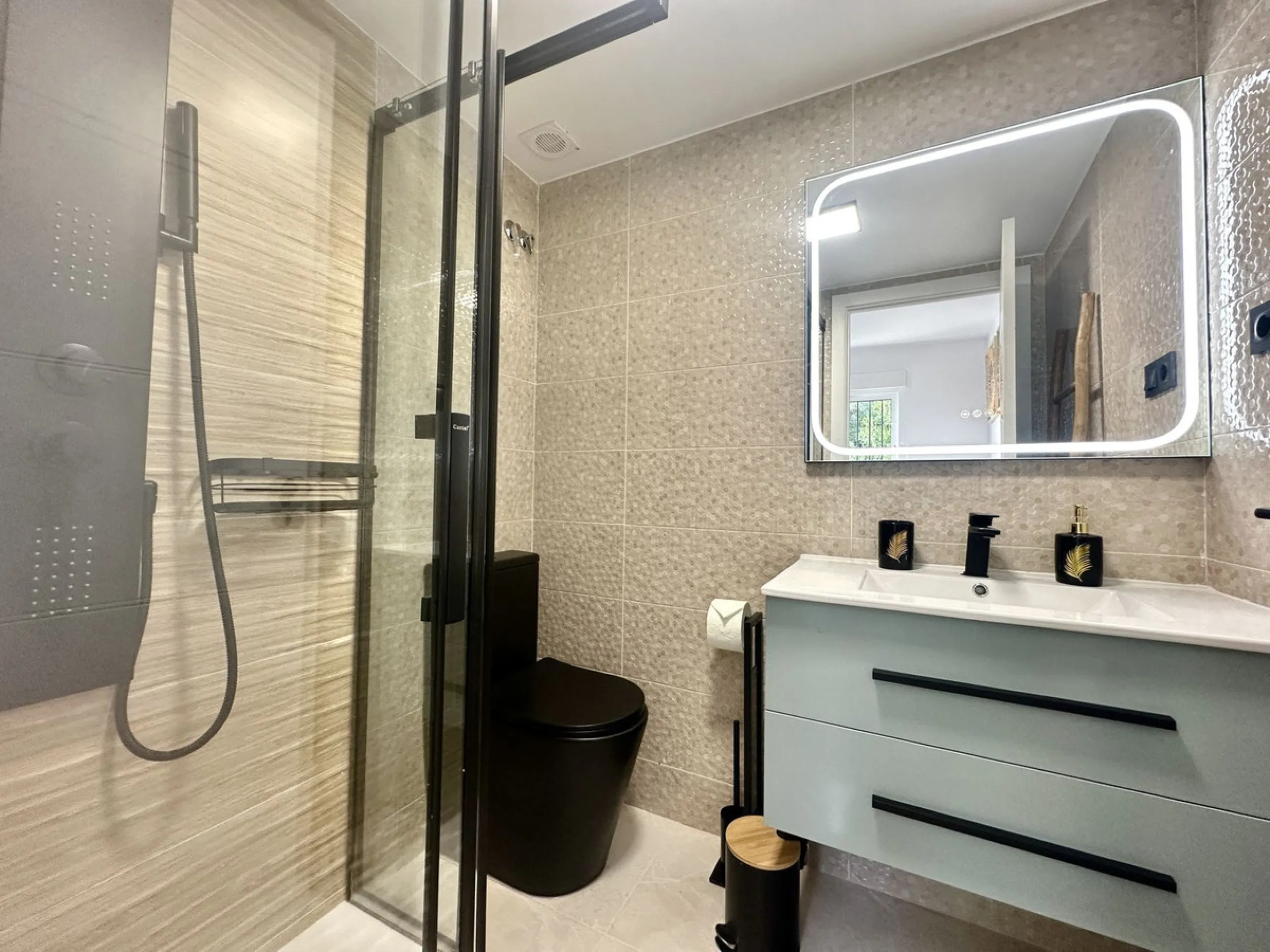 Apartment - Middle Floor Apartment в продаже в Mijas, Málaga. В доме 2 спален и 2 ванных комнат. Площадь дома 75 м²