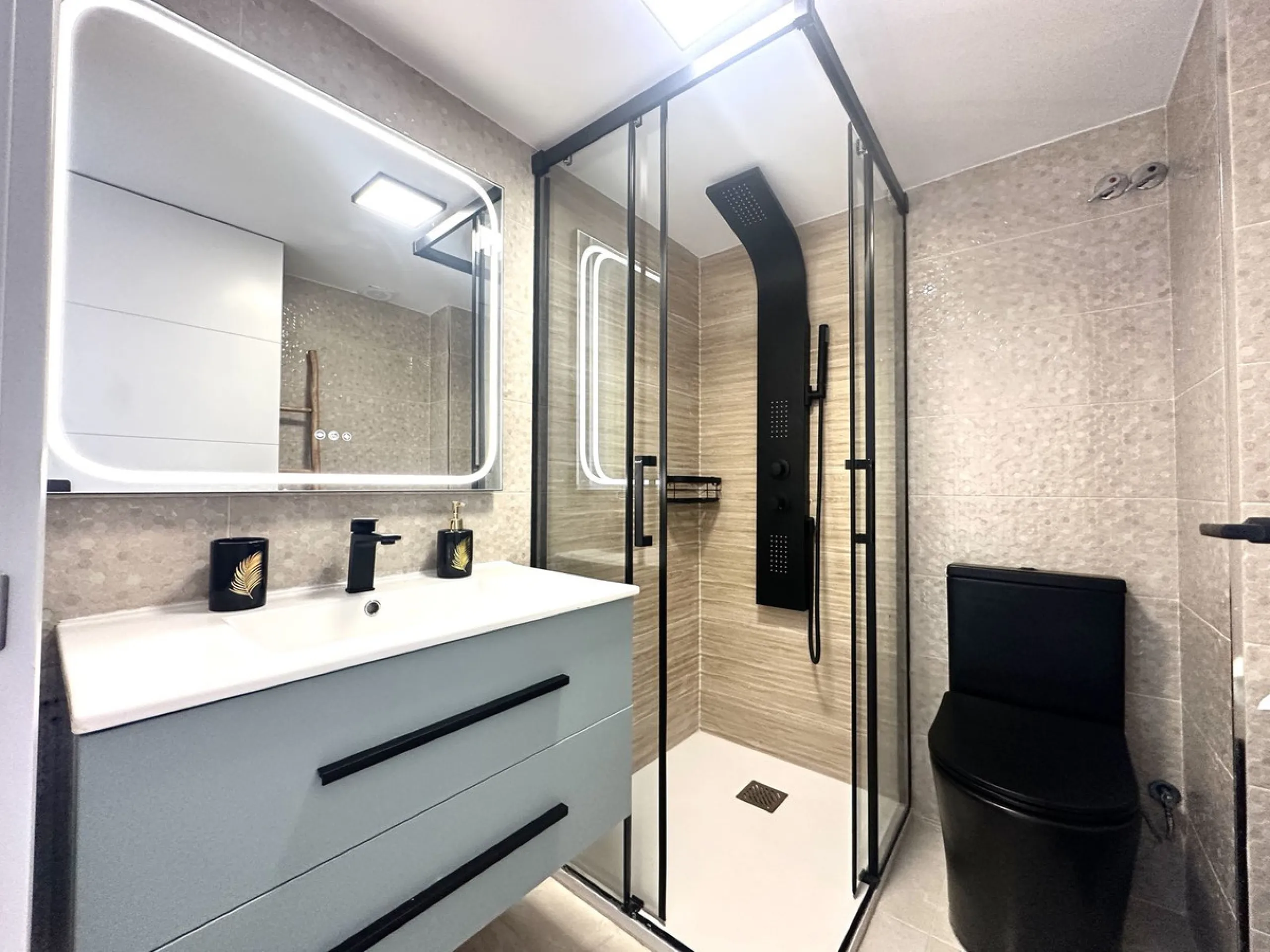 Apartment - Middle Floor Apartment в продаже в Mijas, Málaga. В доме 2 спален и 2 ванных комнат. Площадь дома 75 м²