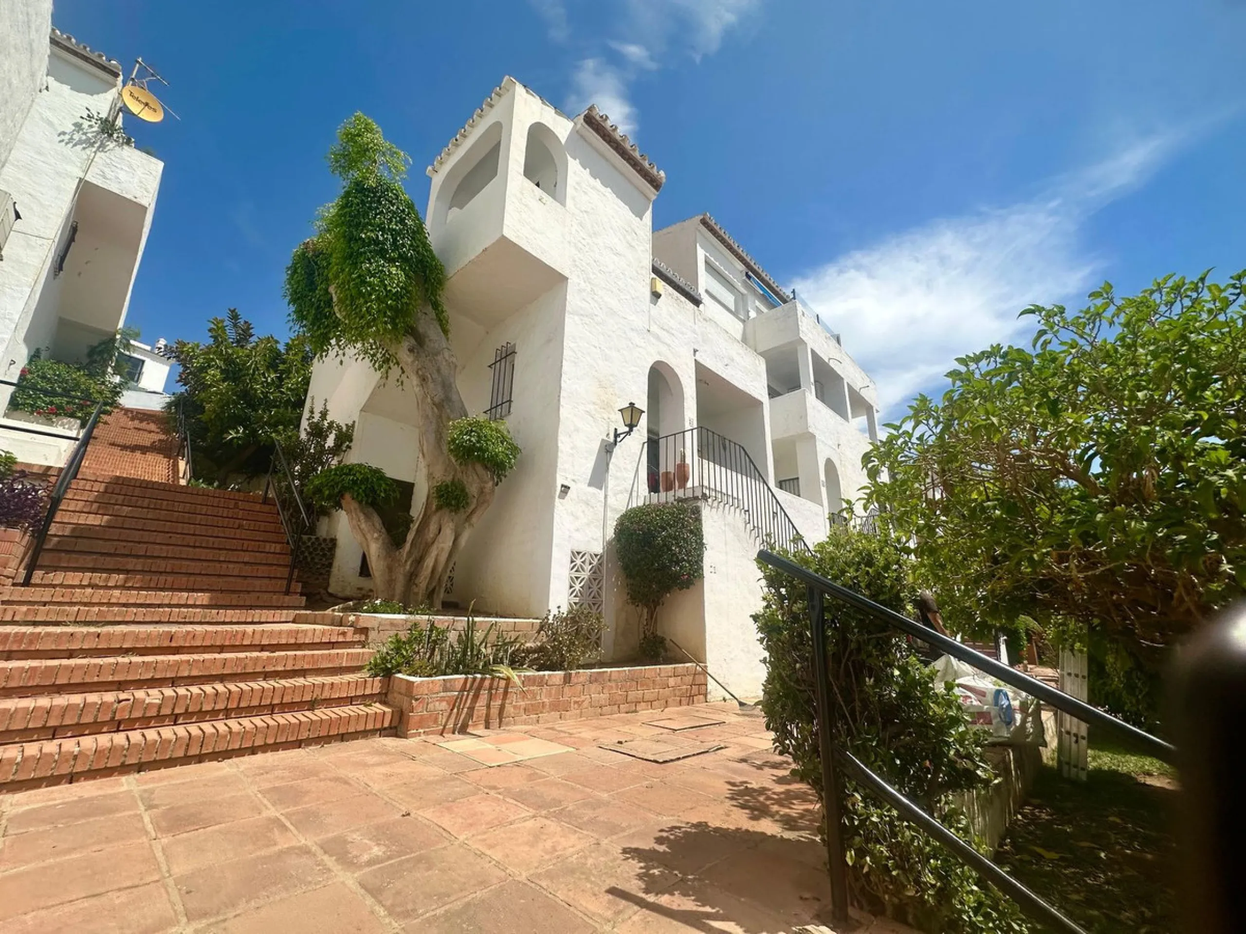 Apartment - Middle Floor Apartment в продаже в Mijas, Málaga. В доме 2 спален и 2 ванных комнат. Площадь дома 75 м²