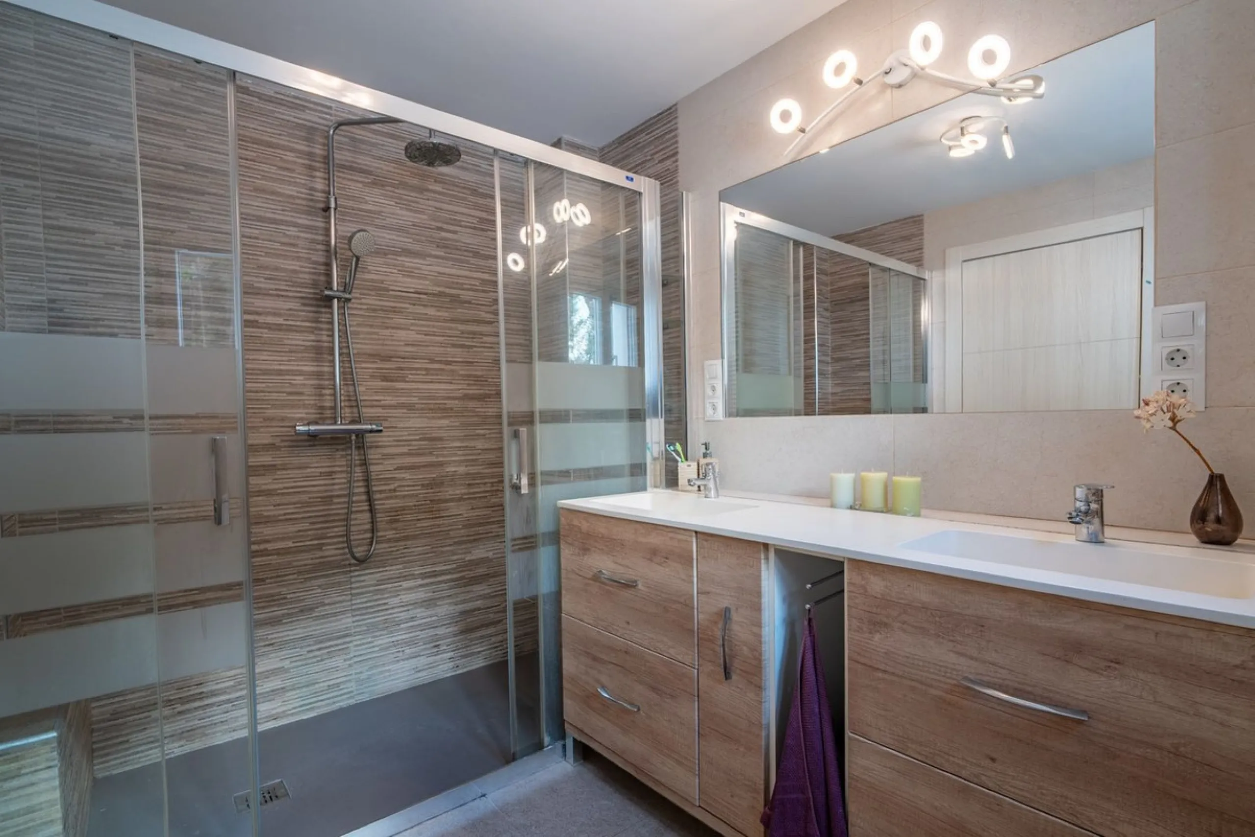 House - Detached Villa в продаже в Málaga, Málaga. В доме 7 спален и 5 ванных комнат. Площадь дома 371 м²