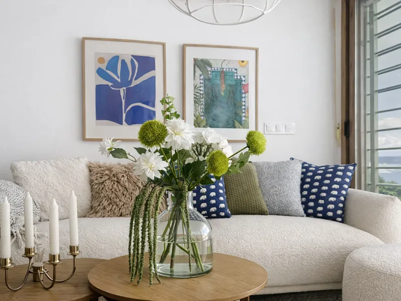 Charming fully renovated townhouse located in the prestigious Seghers area, just a short walk from Estepona Port and Playa del Cristo. An ideal property both as a permanent residence and as a secure investment on the Costa del Sol.