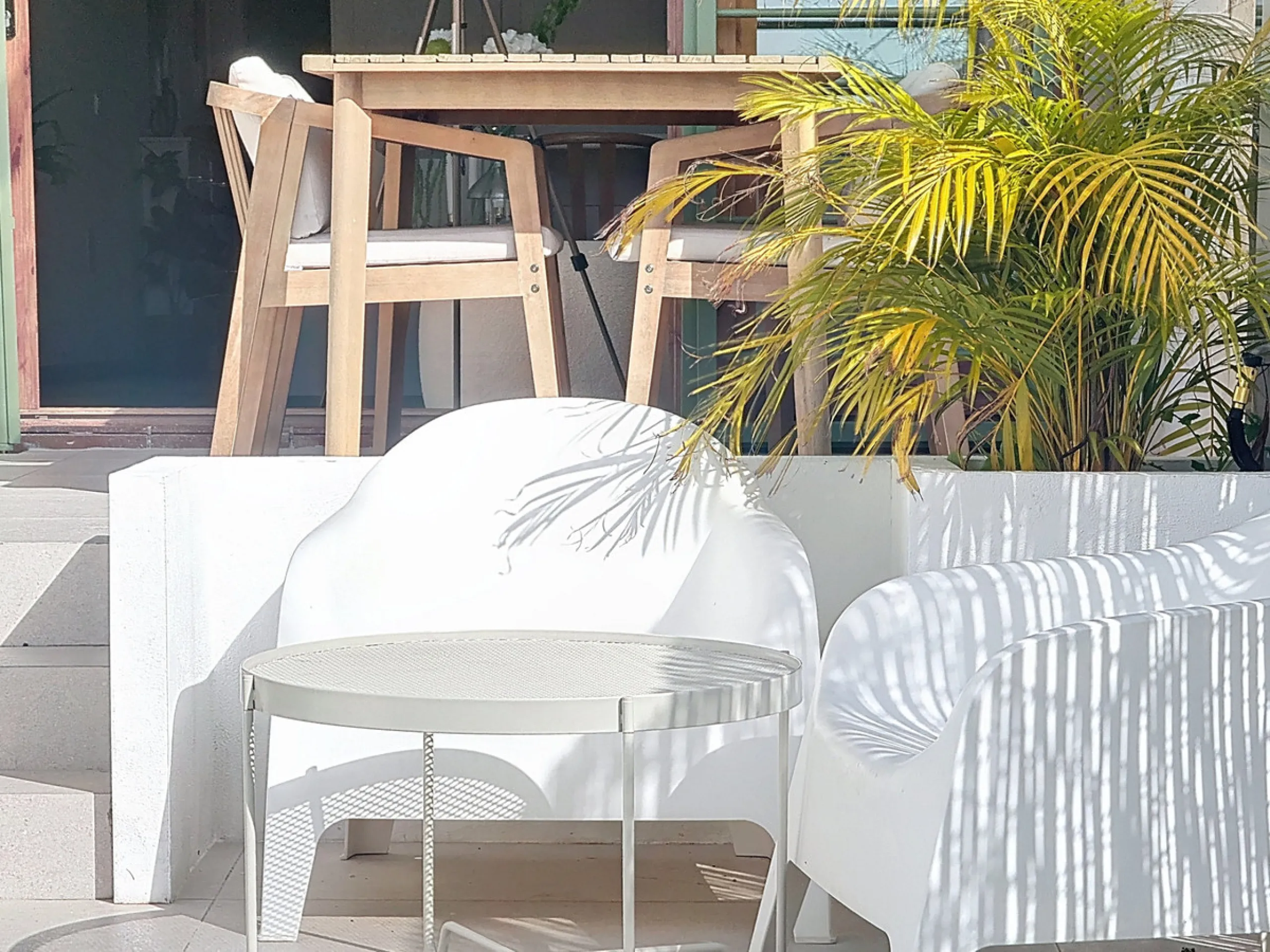 Charming fully renovated townhouse located in the prestigious Seghers area, just a short walk from Estepona Port and Playa del Cristo. An ideal property both as a permanent residence and as a secure investment on the Costa del Sol.