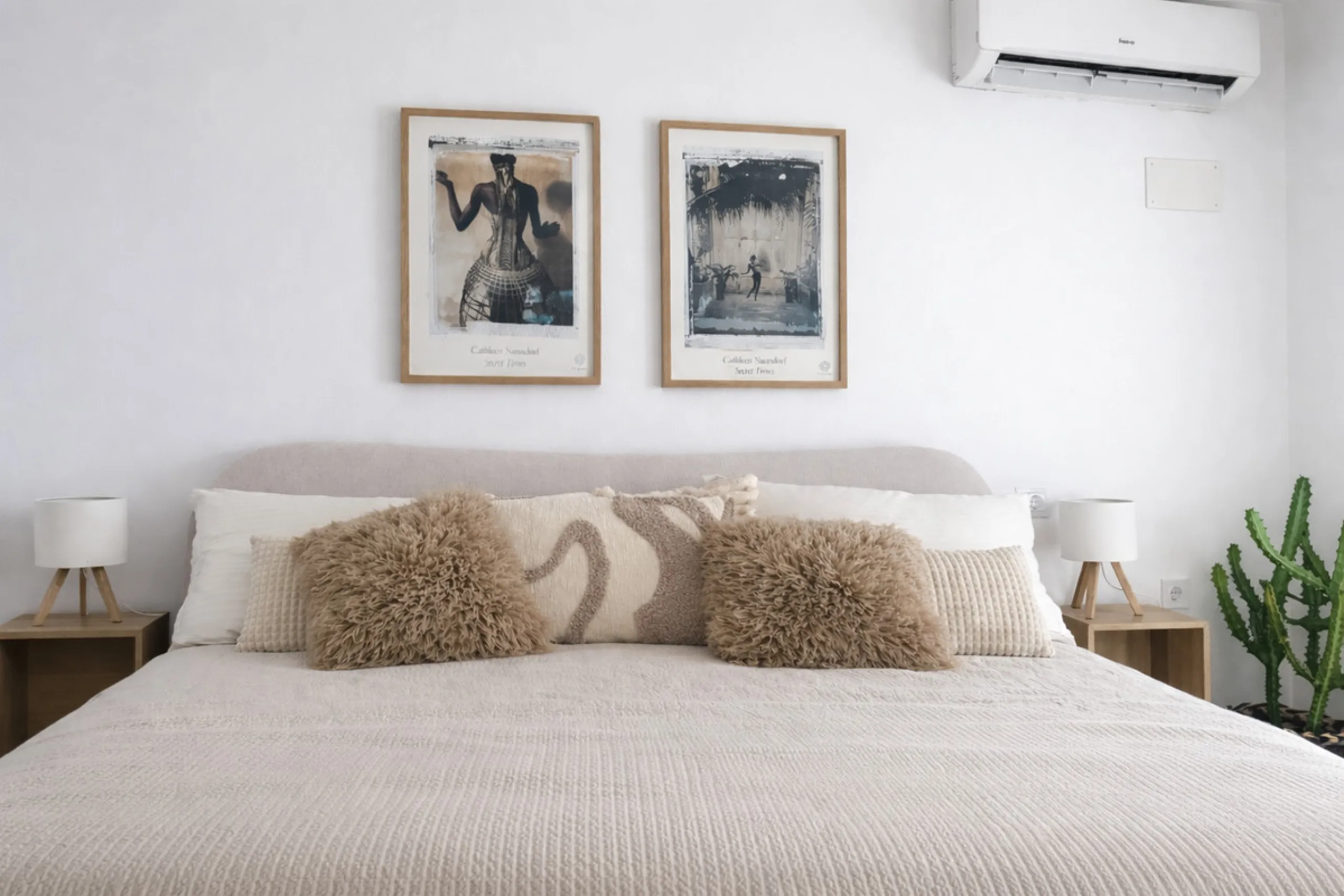 Charming fully renovated townhouse located in the prestigious Seghers area, just a short walk from Estepona Port and Playa del Cristo. An ideal property both as a permanent residence and as a secure investment on the Costa del Sol.