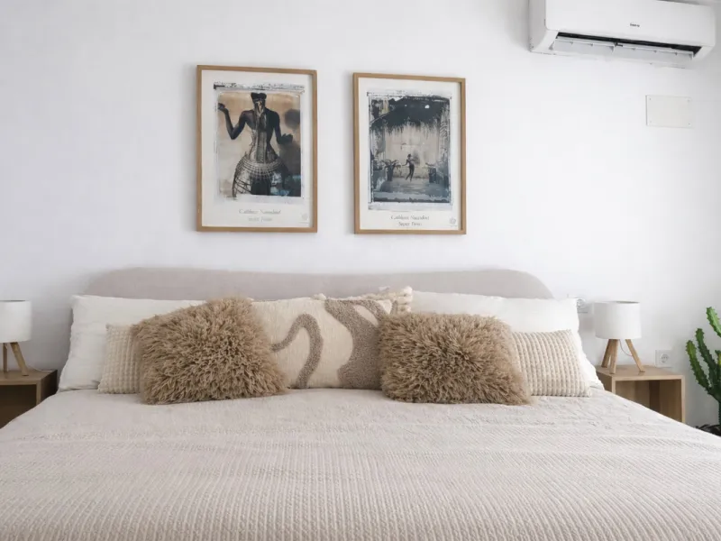 Charming fully renovated townhouse located in the prestigious Seghers area, just a short walk from Estepona Port and Playa del Cristo. An ideal property both as a permanent residence and as a secure investment on the Costa del Sol.