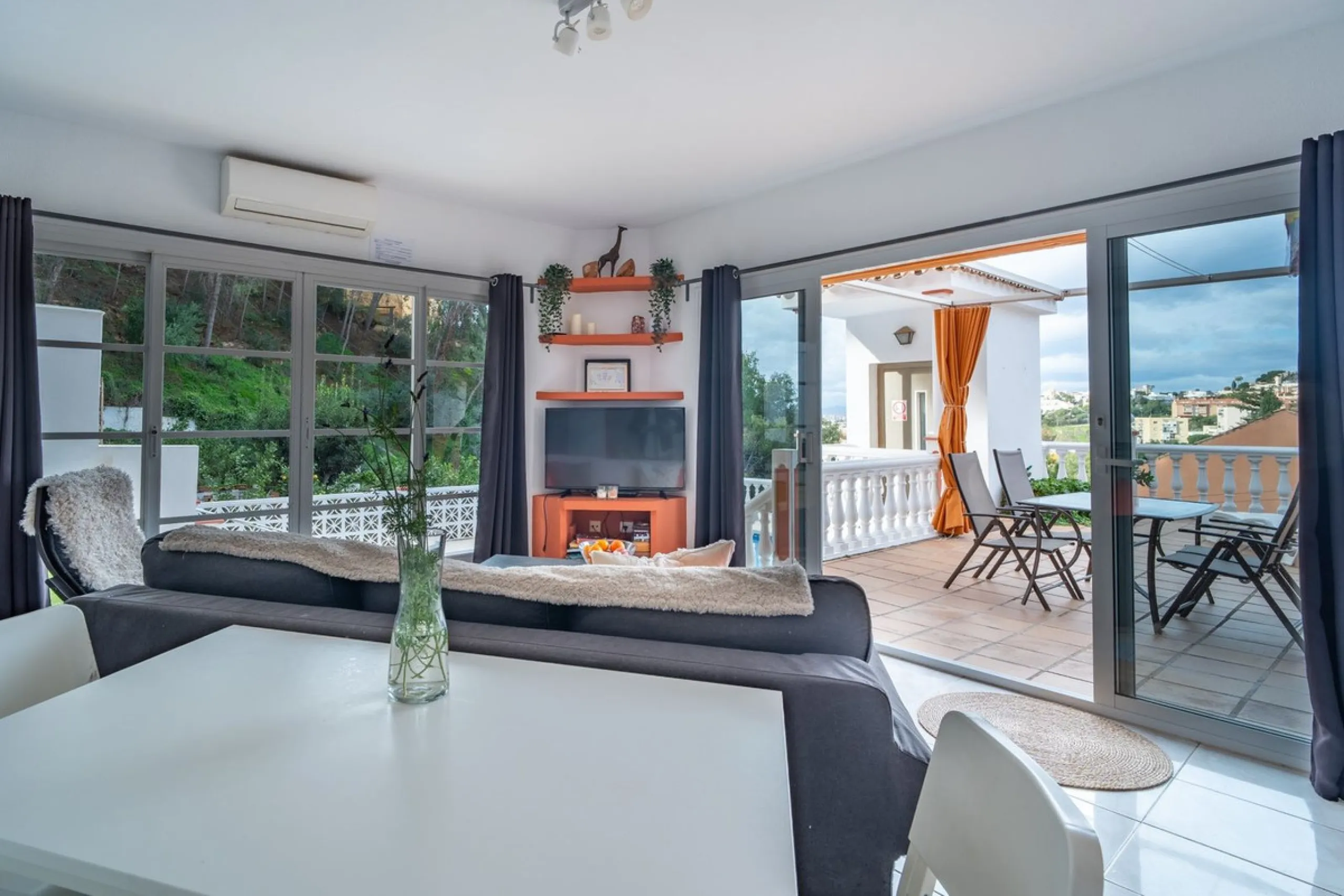 House - Detached Villa в продаже в Málaga, Málaga. В доме 7 спален и 5 ванных комнат. Площадь дома 371 м²