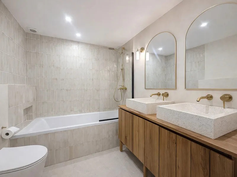 Charming fully renovated townhouse located in the prestigious Seghers area, just a short walk from Estepona Port and Playa del Cristo. An ideal property both as a permanent residence and as a secure investment on the Costa del Sol.