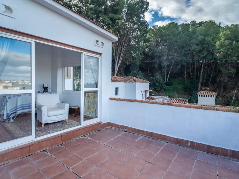 House - Detached Villa в продаже в Málaga, Málaga. В доме 7 спален и 5 ванных комнат. Площадь дома 371 м²