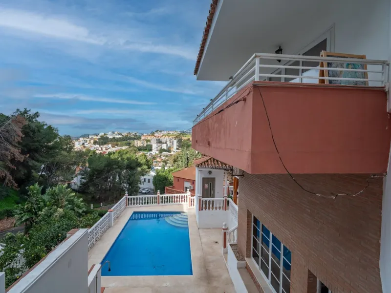 House - Detached Villa в продаже в Málaga, Málaga. В доме 7 спален и 5 ванных комнат. Площадь дома 371 м²