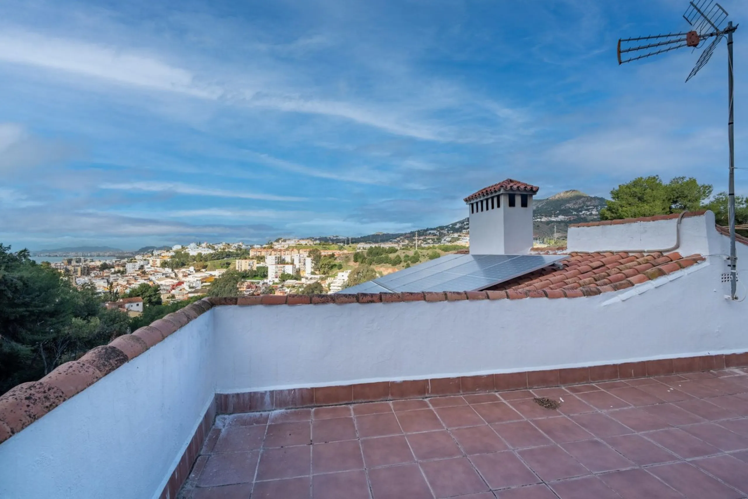 House - Detached Villa в продаже в Málaga, Málaga. В доме 7 спален и 5 ванных комнат. Площадь дома 371 м²