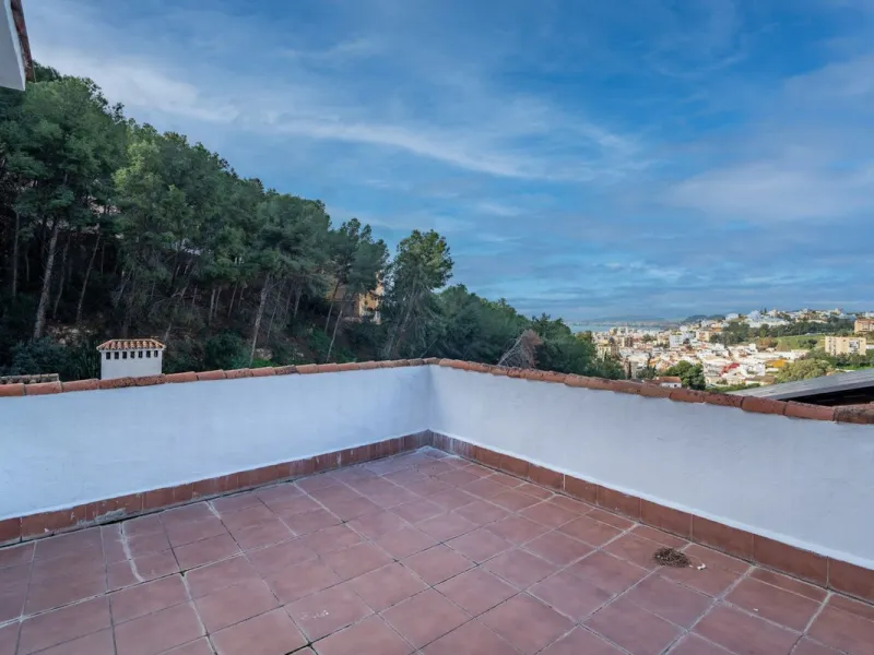 House - Detached Villa в продаже в Málaga, Málaga. В доме 7 спален и 5 ванных комнат. Площадь дома 371 м²
