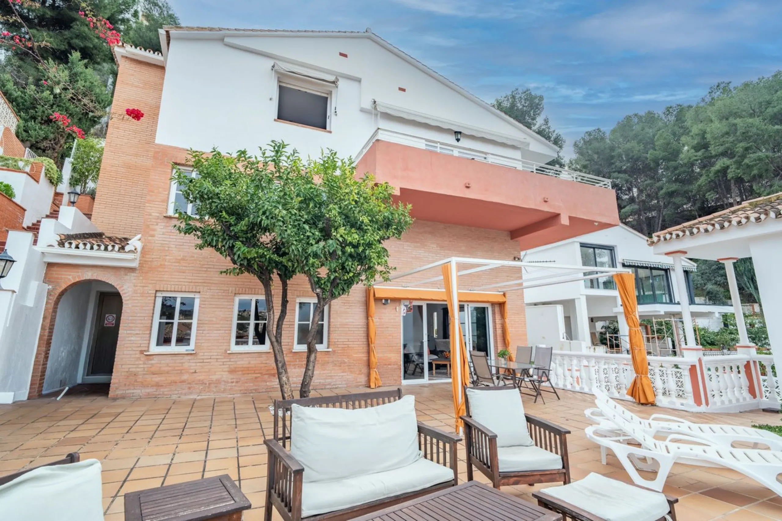 House - Detached Villa в продаже в Málaga, Málaga. В доме 7 спален и 5 ванных комнат. Площадь дома 371 м²
