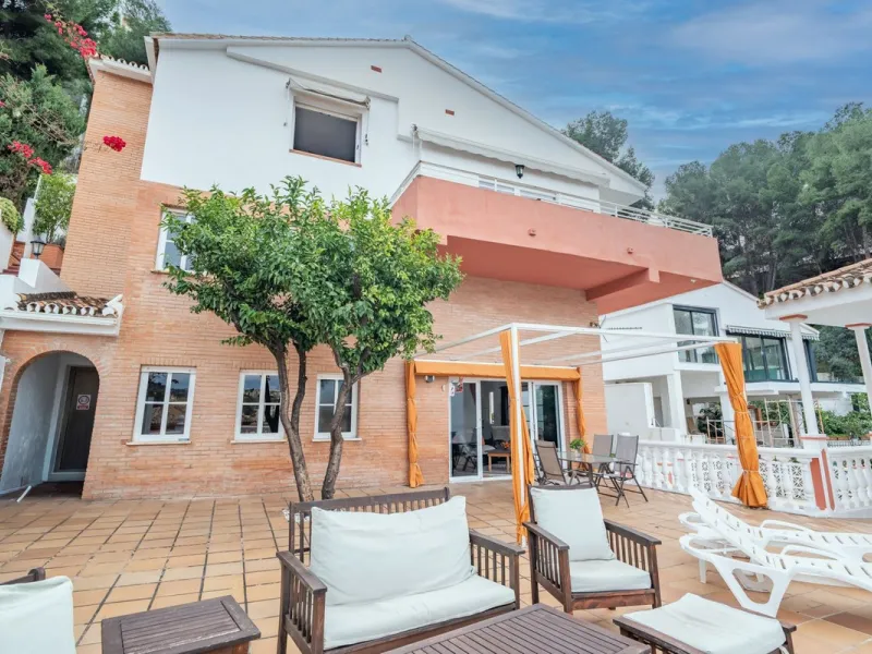 House - Detached Villa в продаже в Málaga, Málaga. В доме 7 спален и 5 ванных комнат. Площадь дома 371 м²
