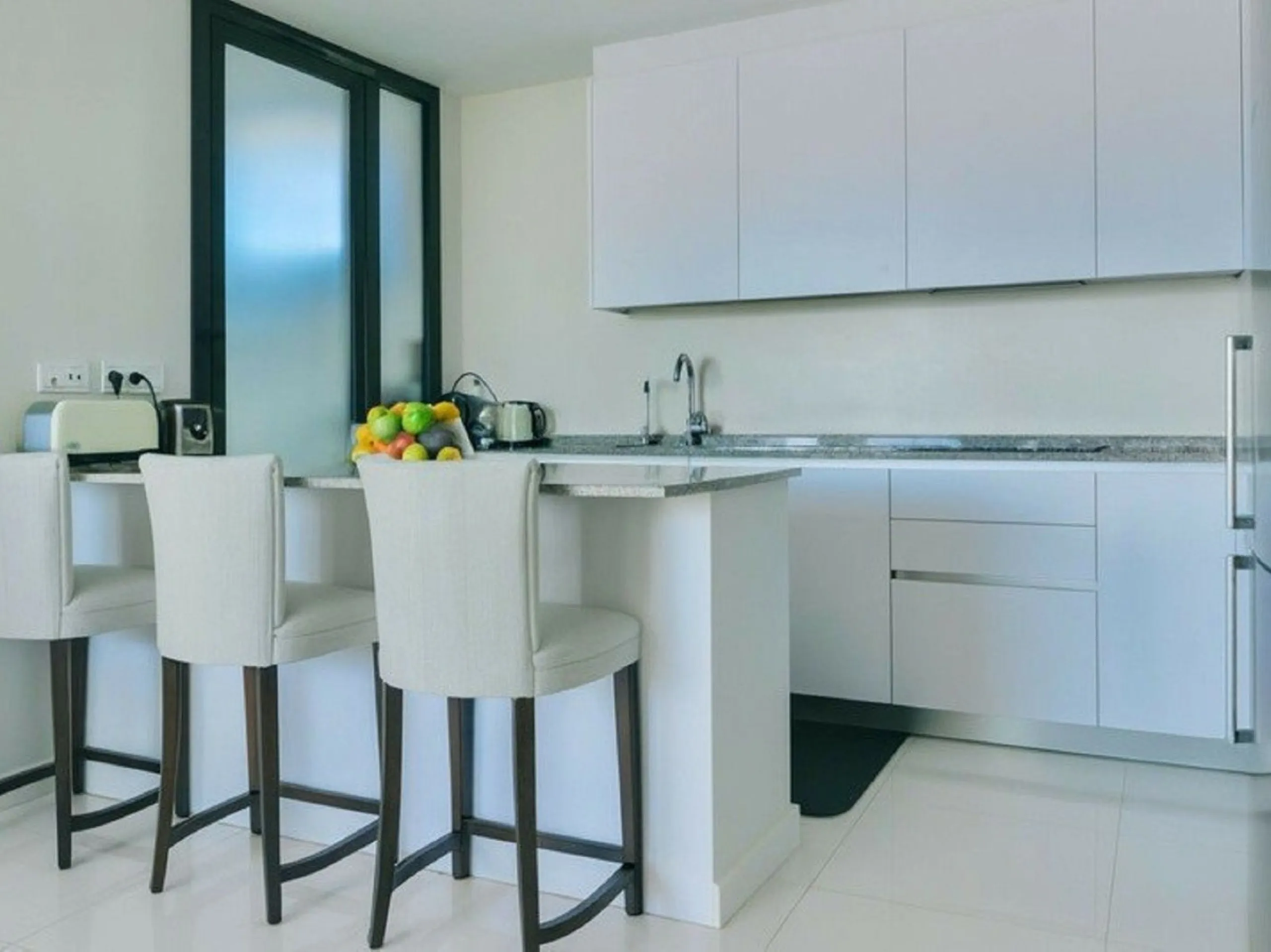 Magnificent 3-Bedroom Penthouse with Panoramic Sea & Golf Views!