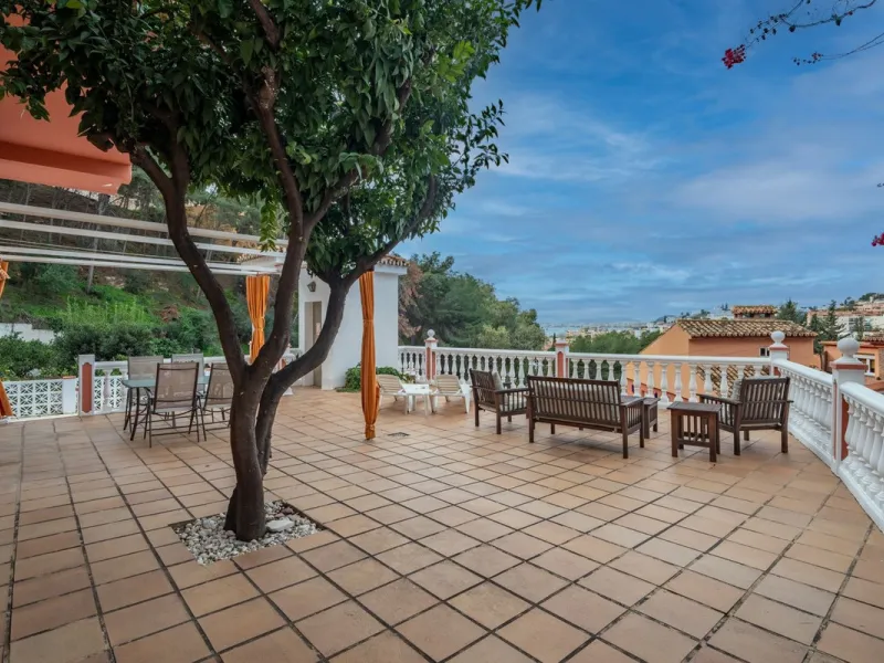 House - Detached Villa в продаже в Málaga, Málaga. В доме 7 спален и 5 ванных комнат. Площадь дома 371 м²