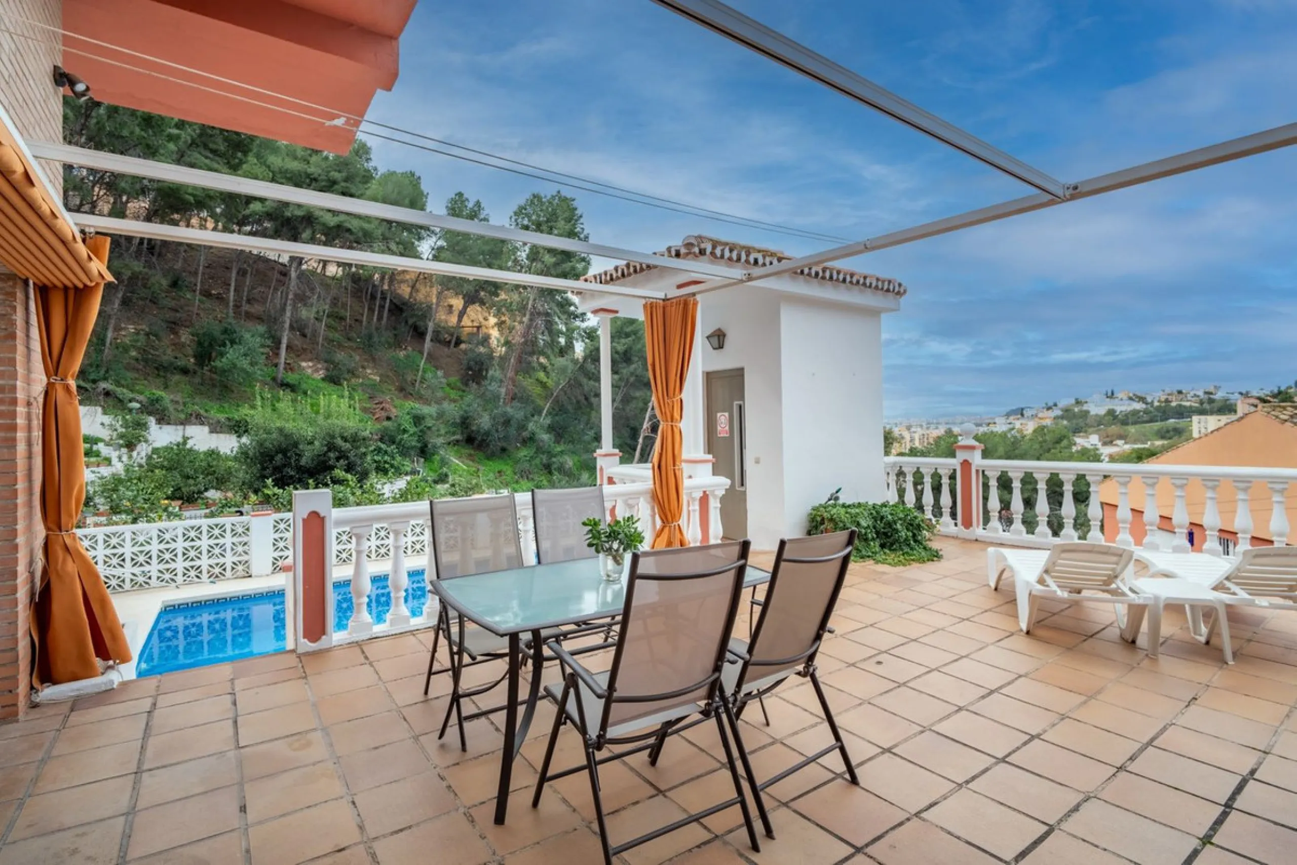 House - Detached Villa в продаже в Málaga, Málaga. В доме 7 спален и 5 ванных комнат. Площадь дома 371 м²